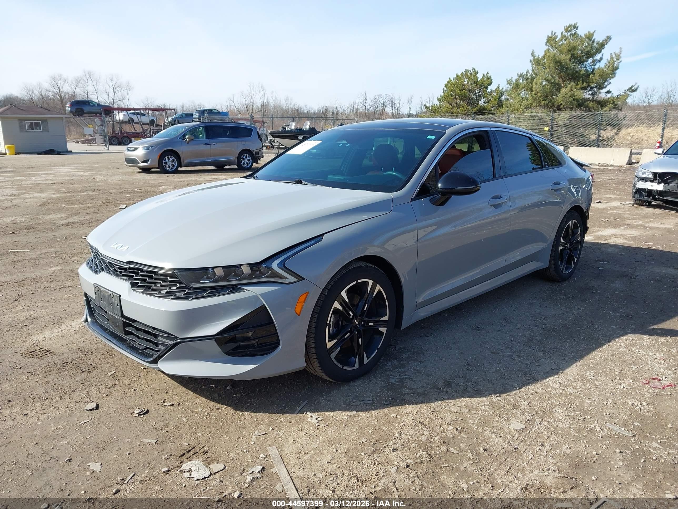 KIA K5 image 2