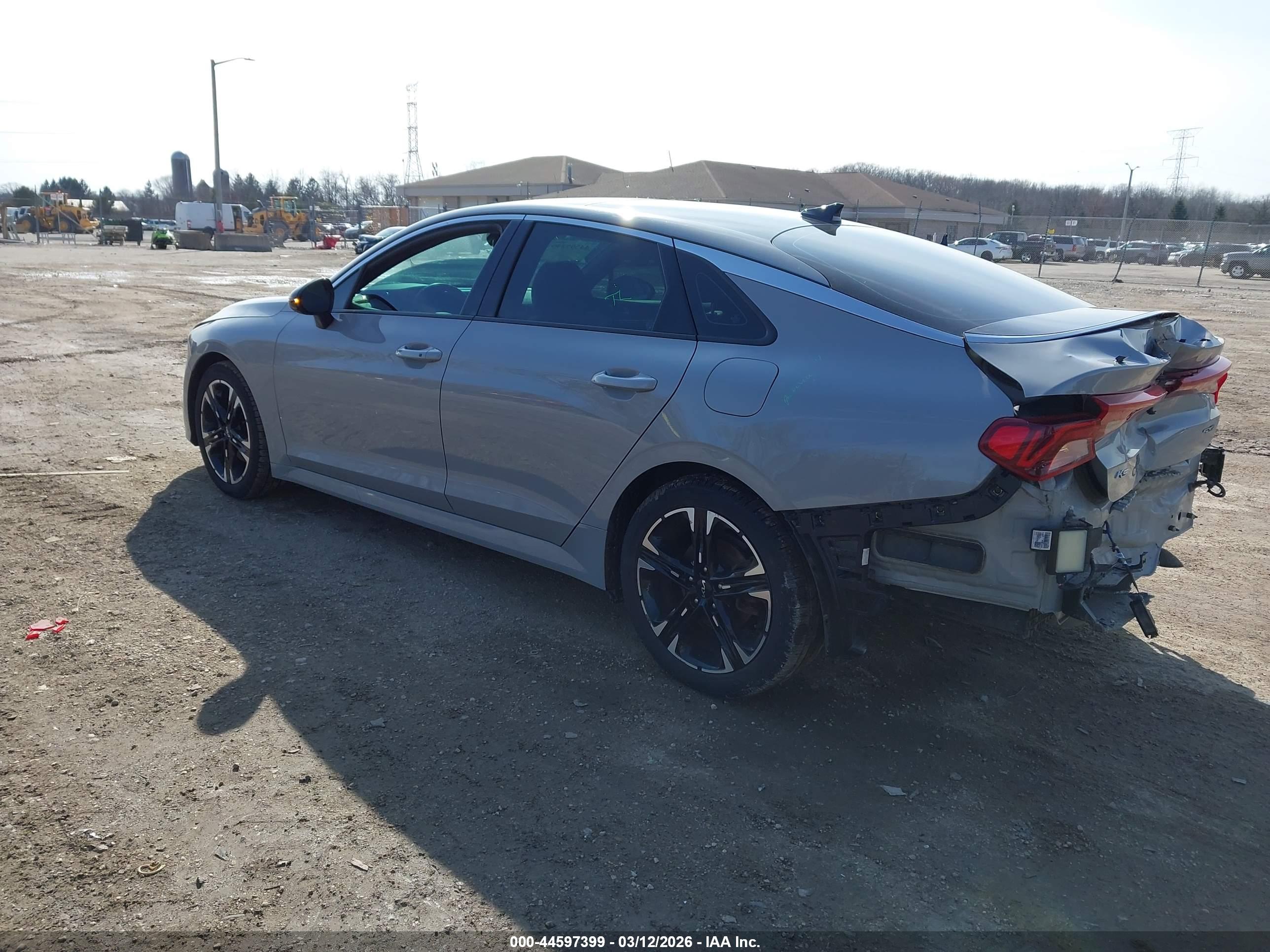 KIA K5 image 3