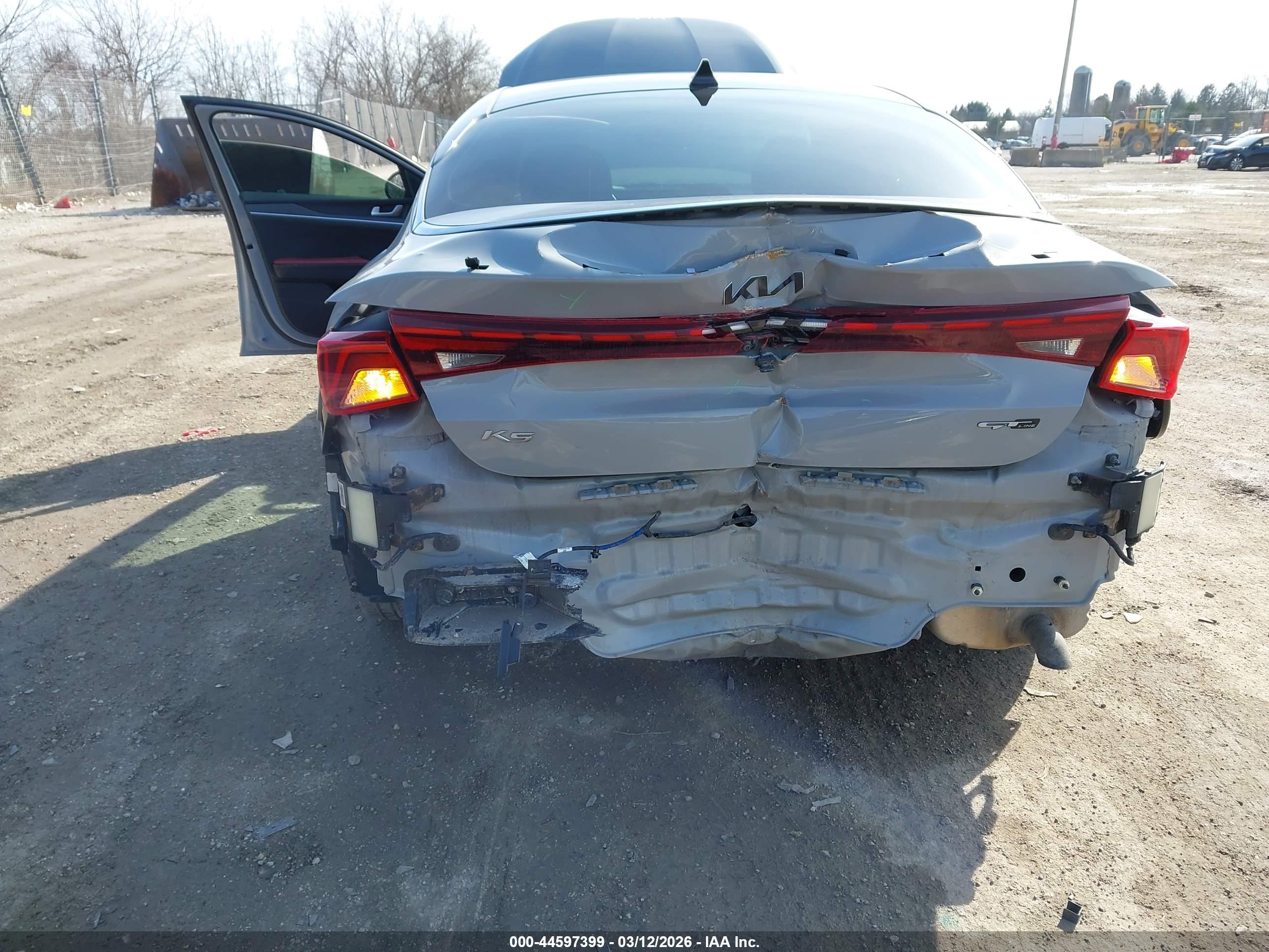 KIA K5 image 6