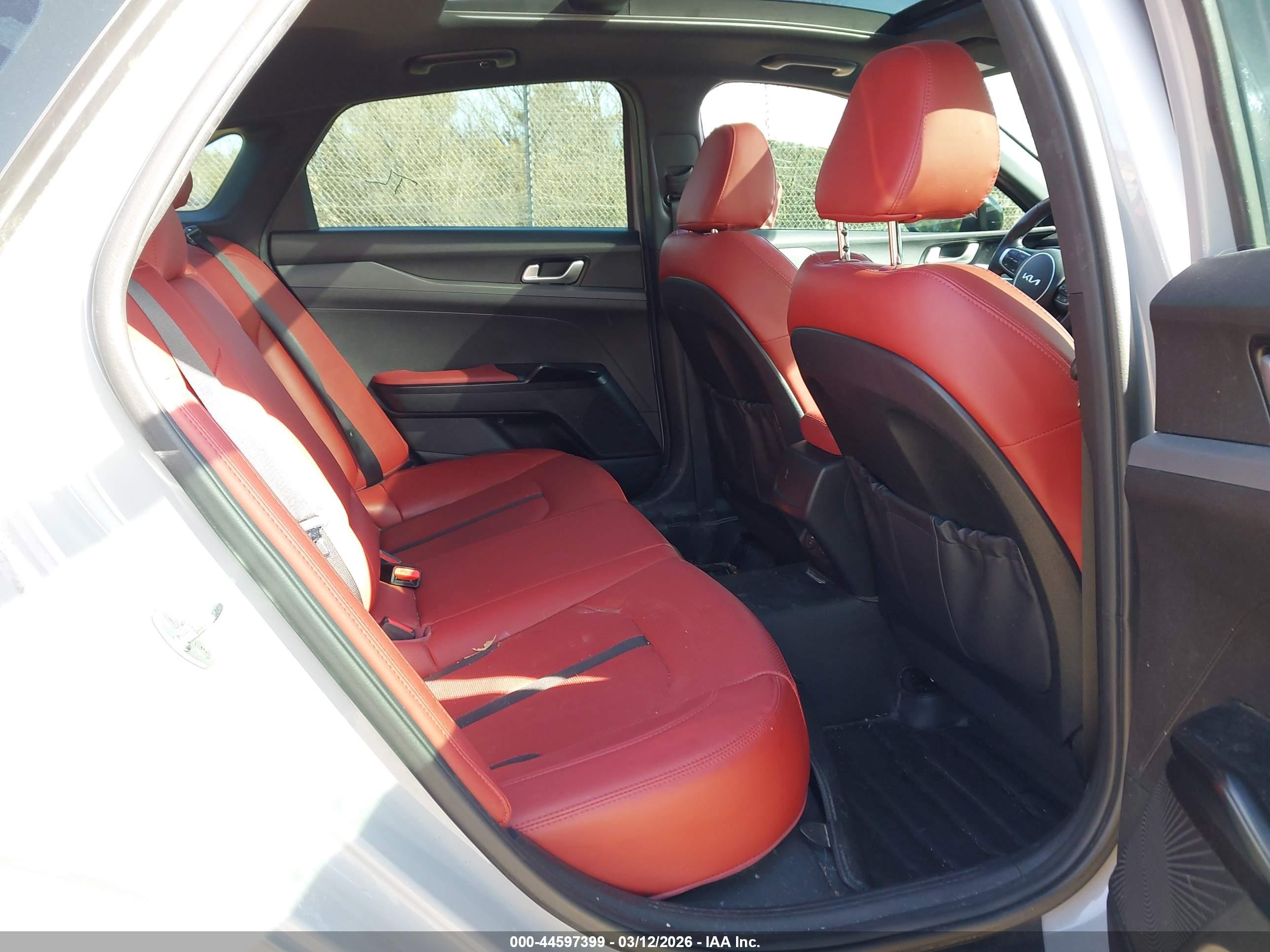 KIA K5 image 8