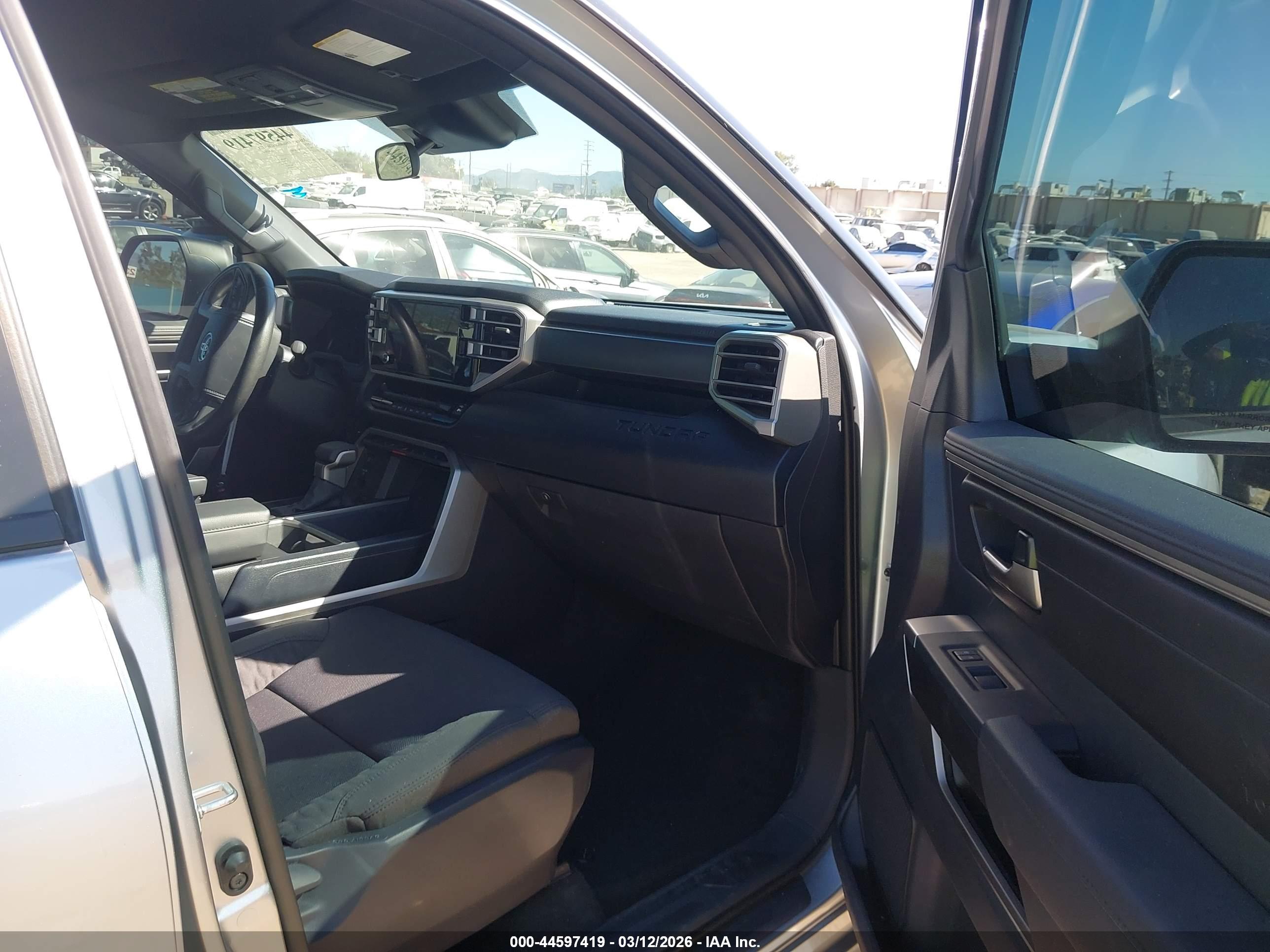 TOYOTA TUNDRA image 5
