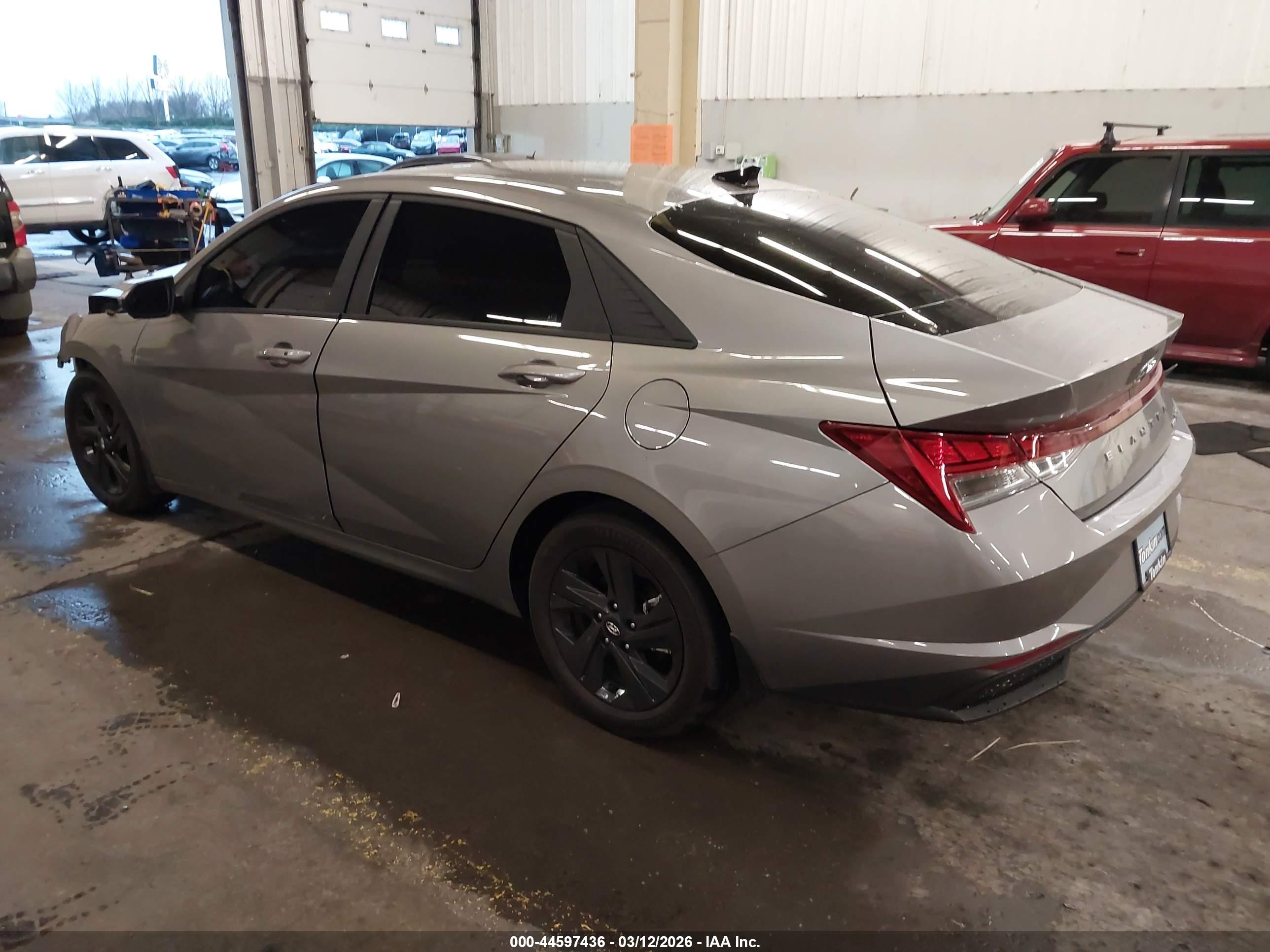 HYUNDAI ELANTRA image 3