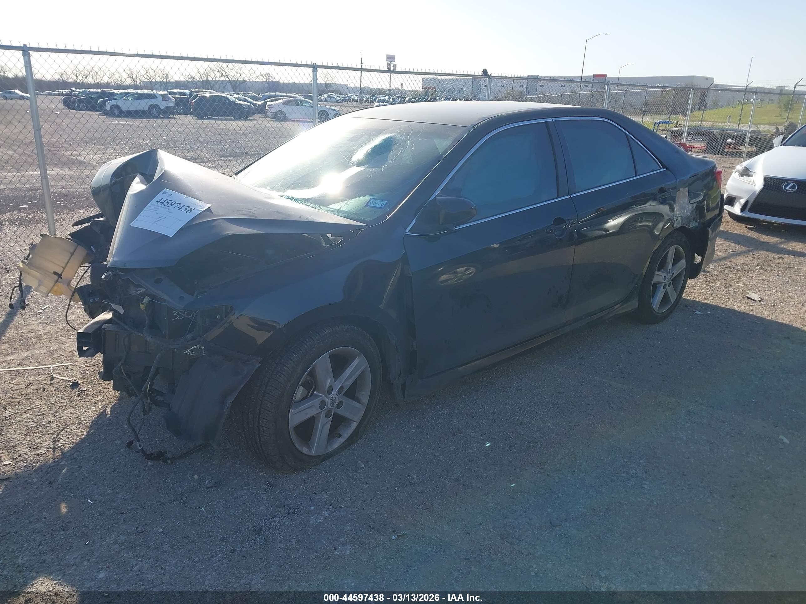 TOYOTA CAMRY image 2