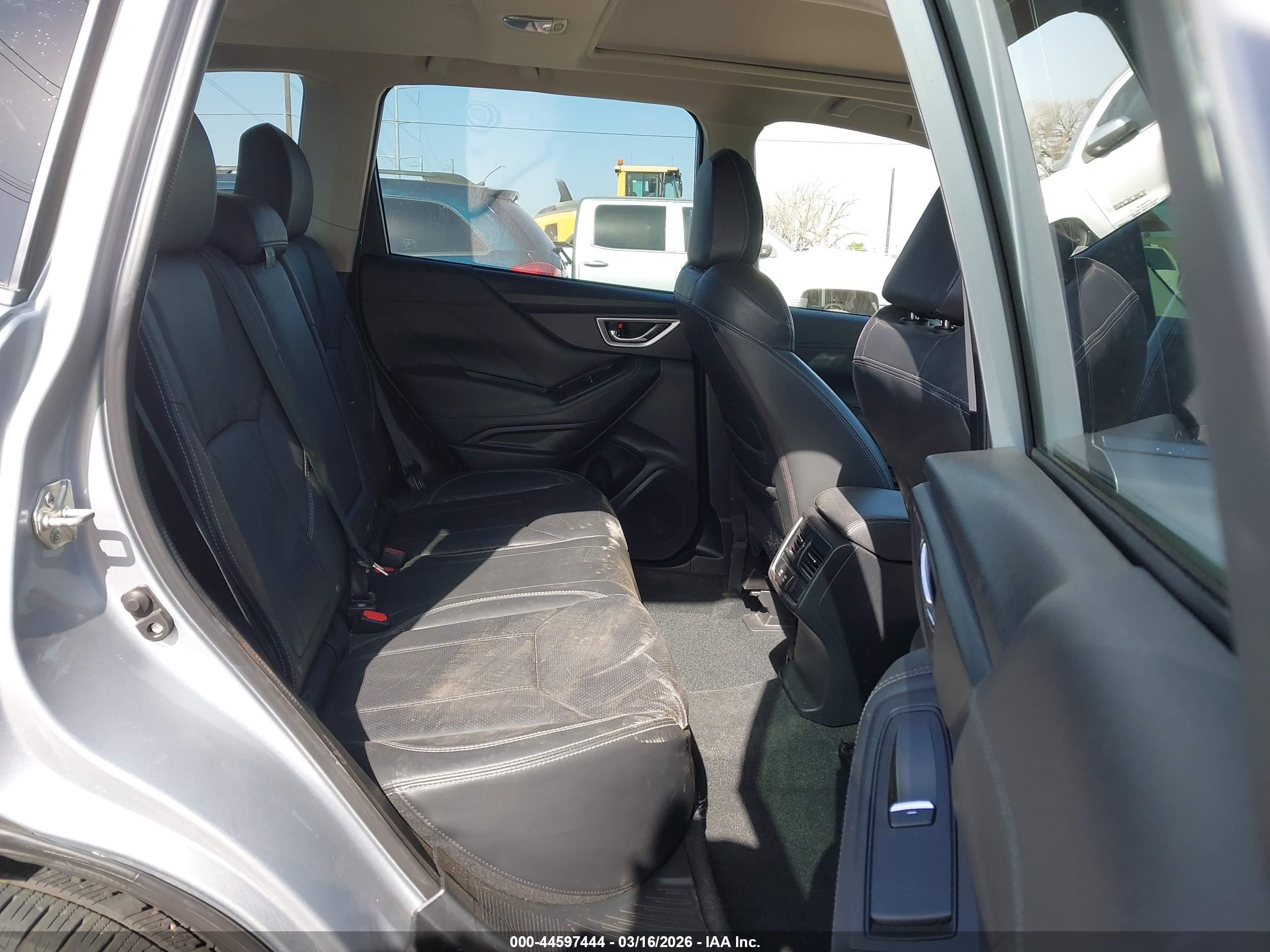 SUBARU FORESTER image 8