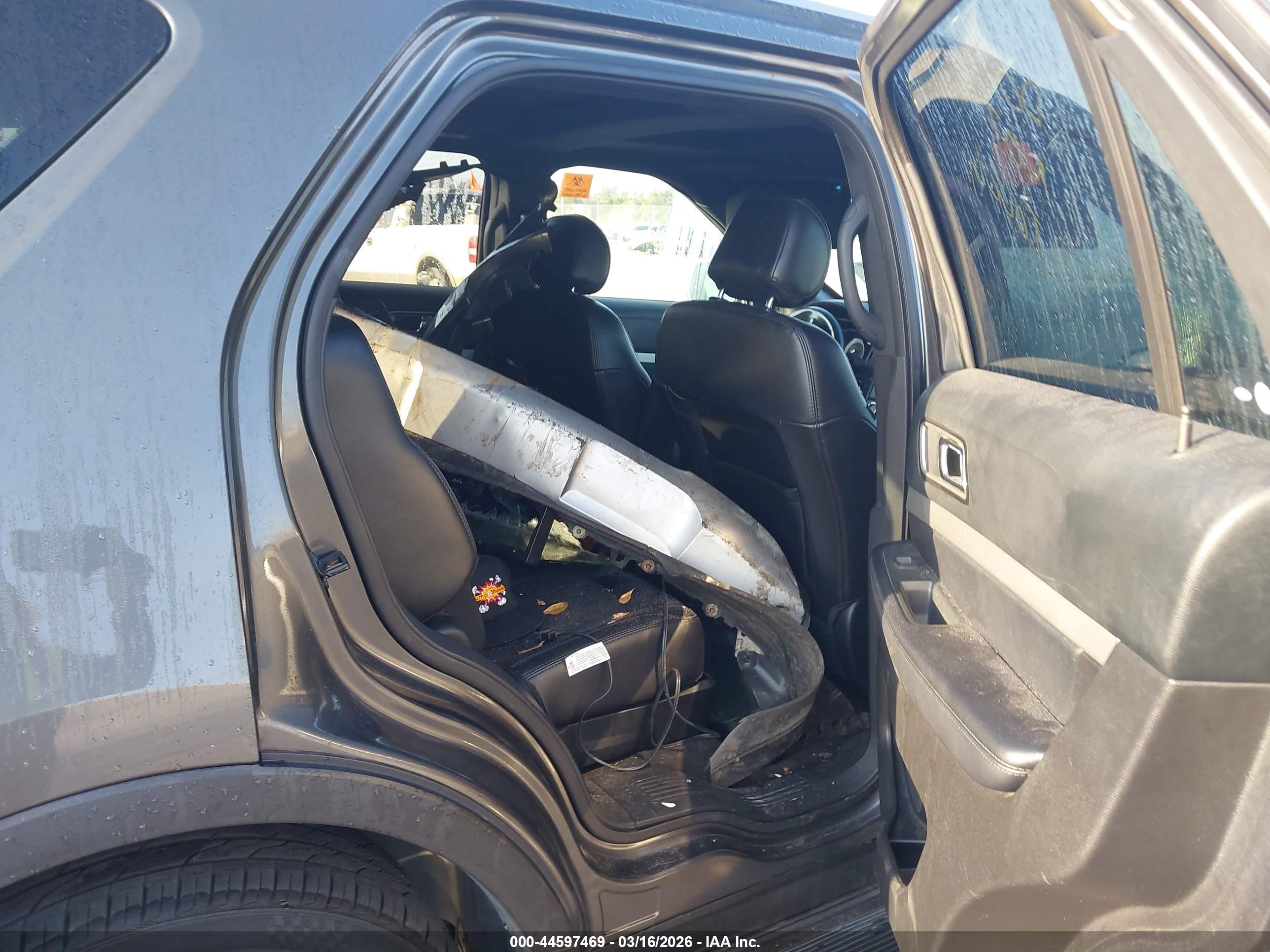 FORD EXPLORER image 8