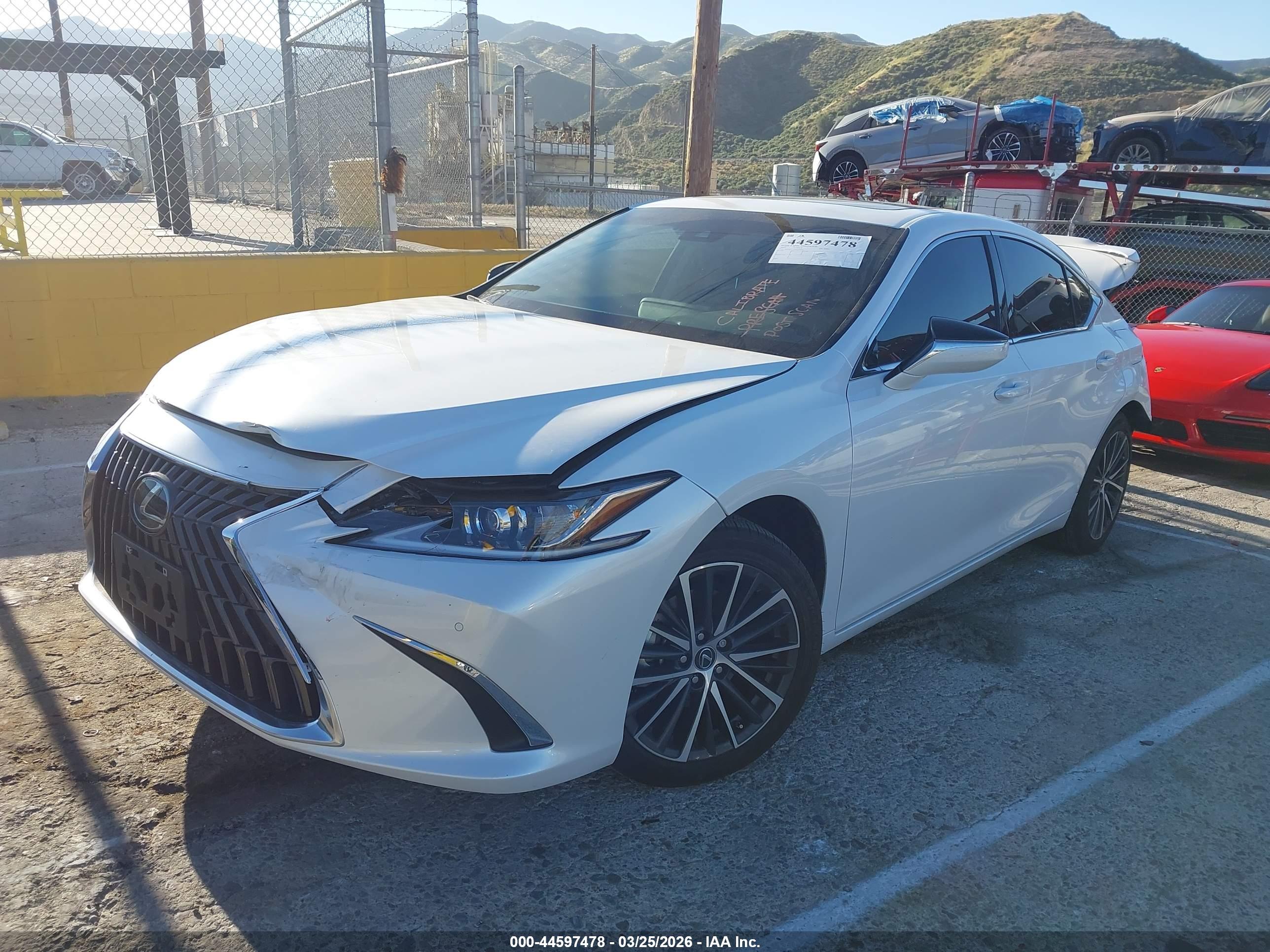 LEXUS ES image 2