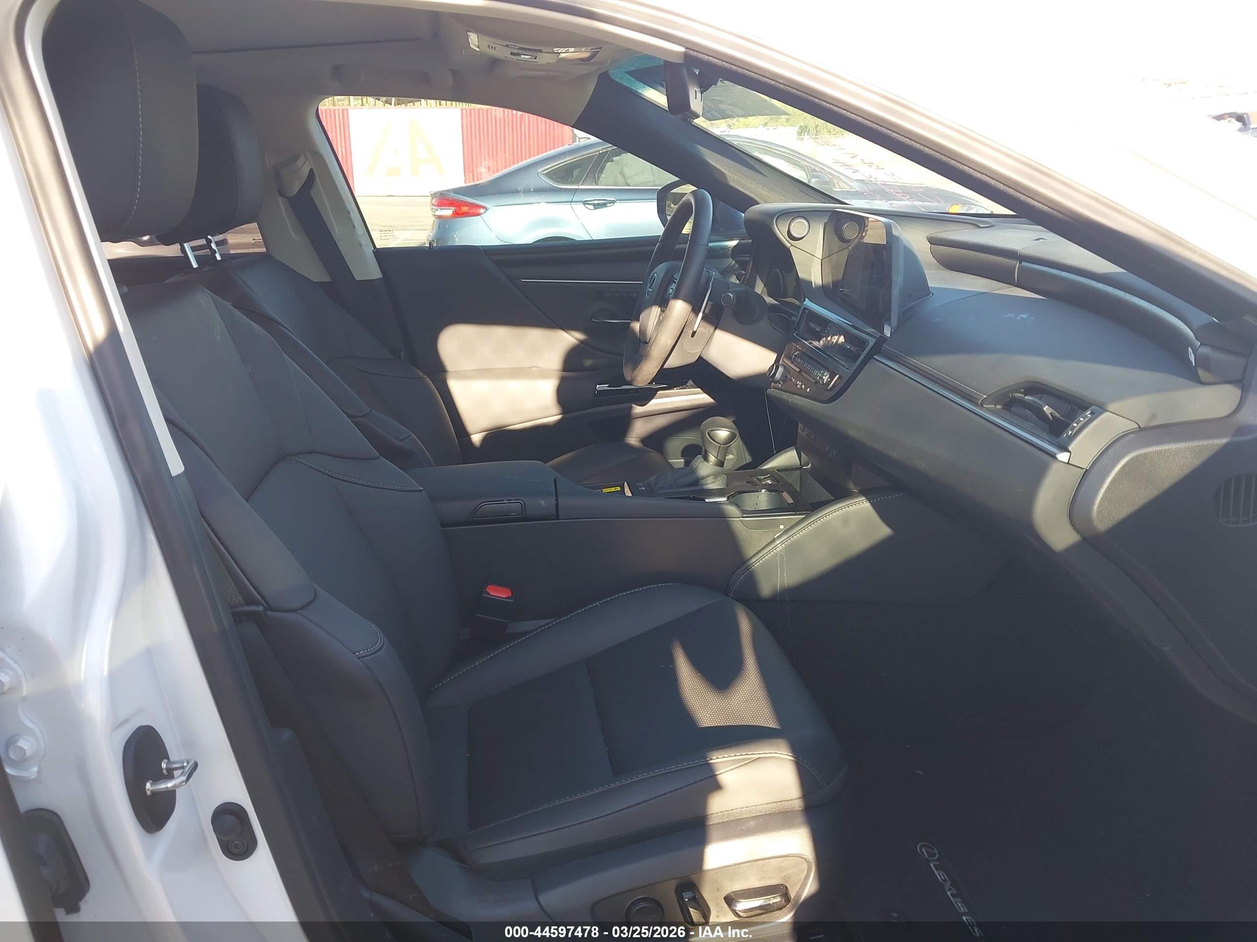LEXUS ES image 5