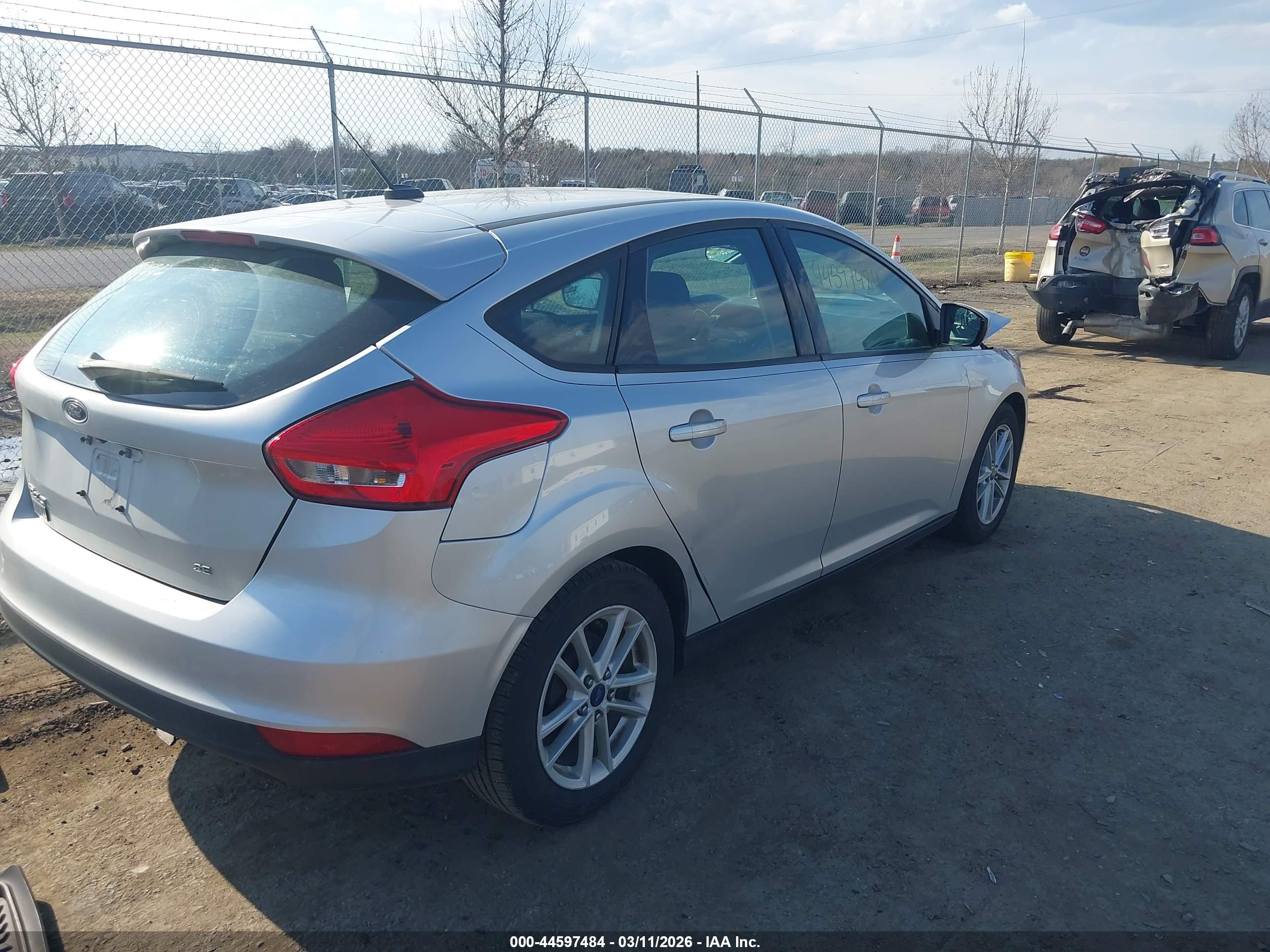 FORD FOCUS image 4