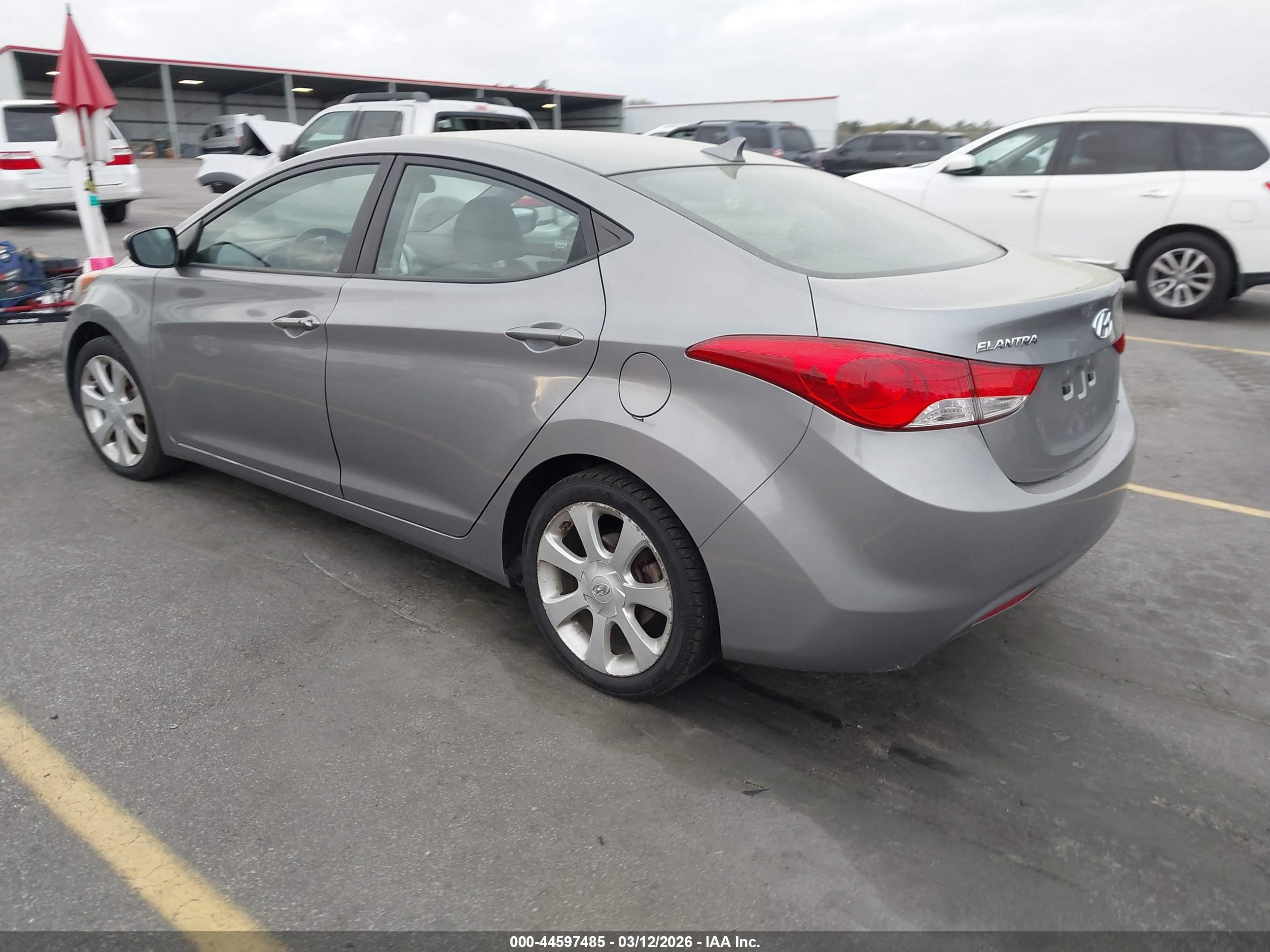 HYUNDAI ELANTRA image 3