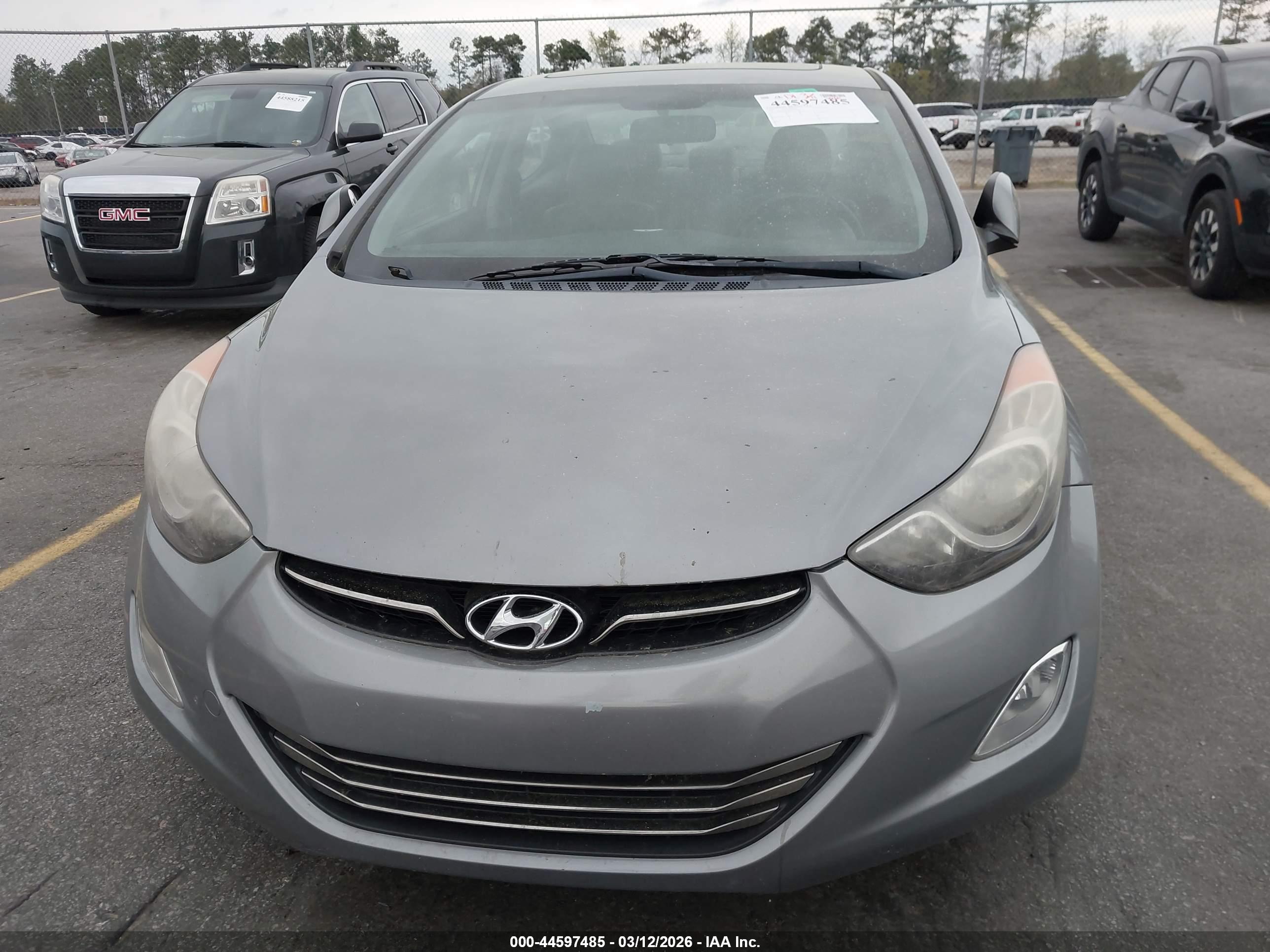 HYUNDAI ELANTRA image 6