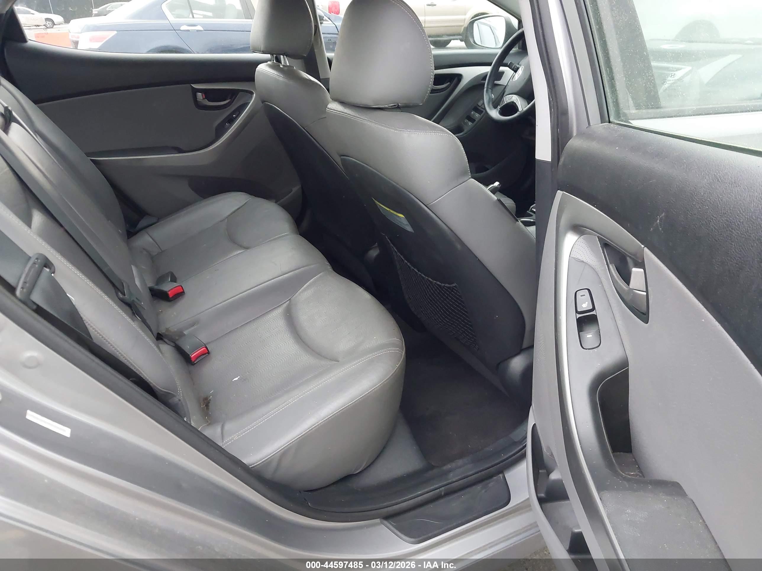 HYUNDAI ELANTRA image 8