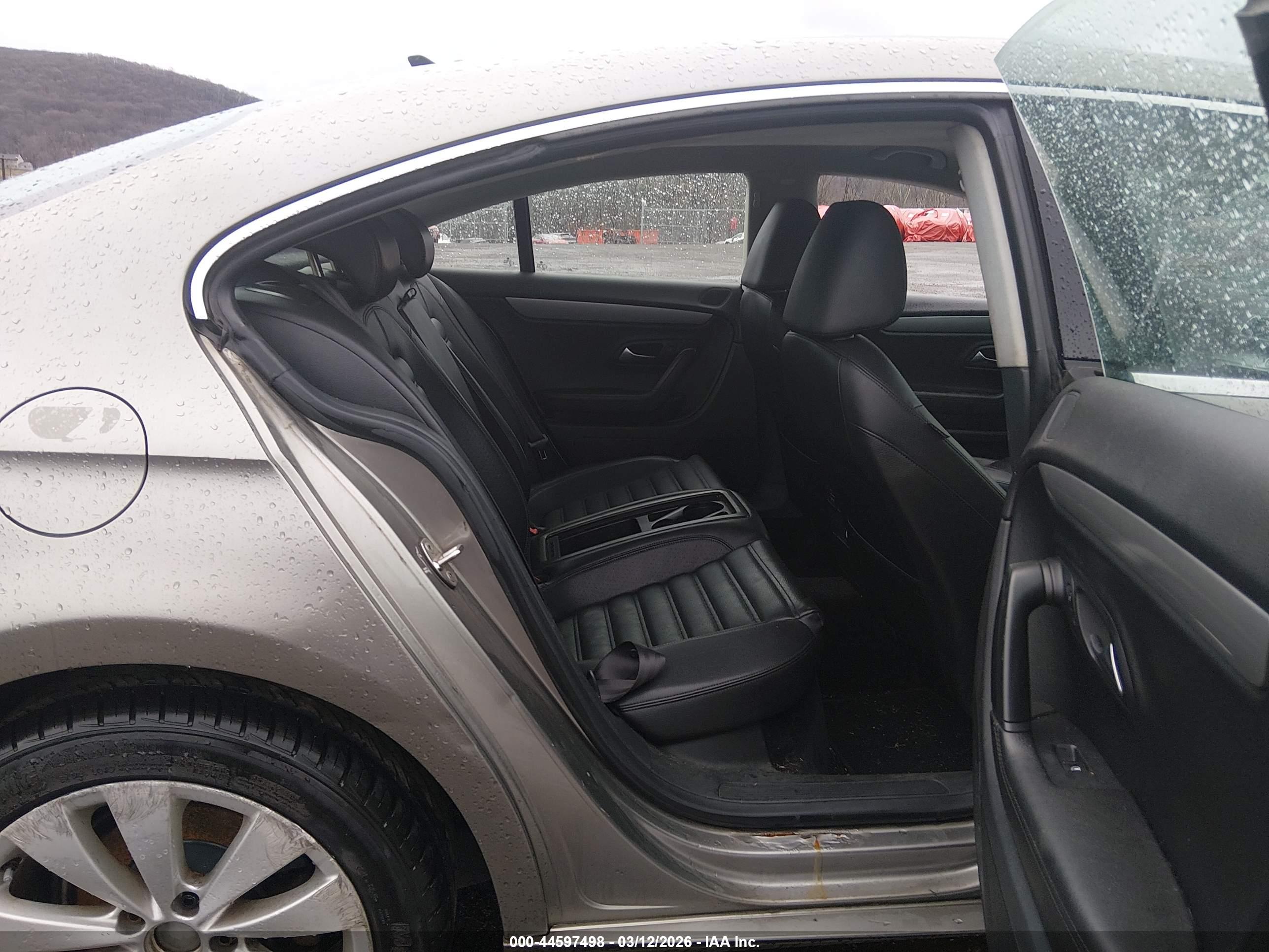VOLKSWAGEN CC image 8