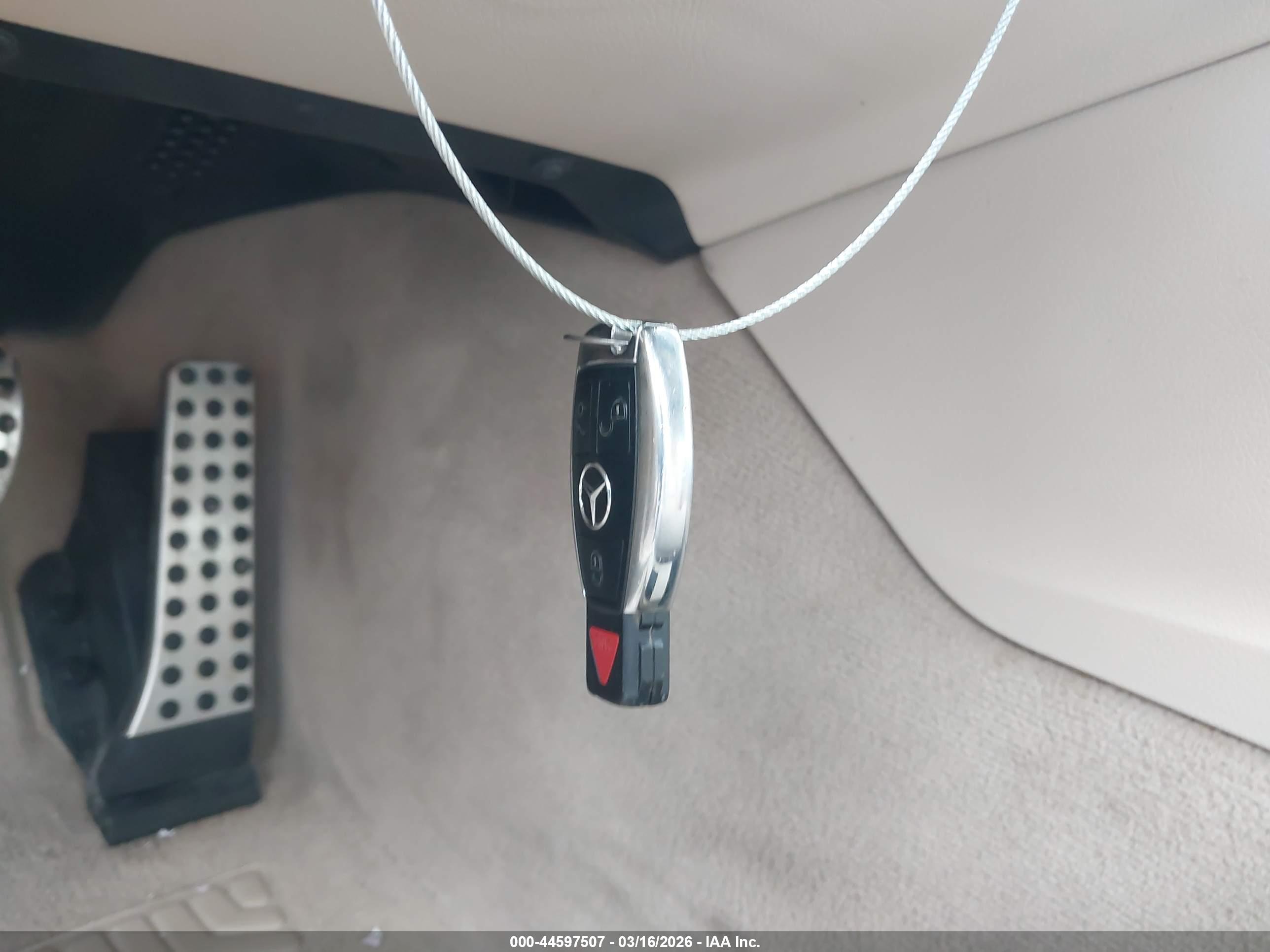 MERCEDES-BENZ E image 11