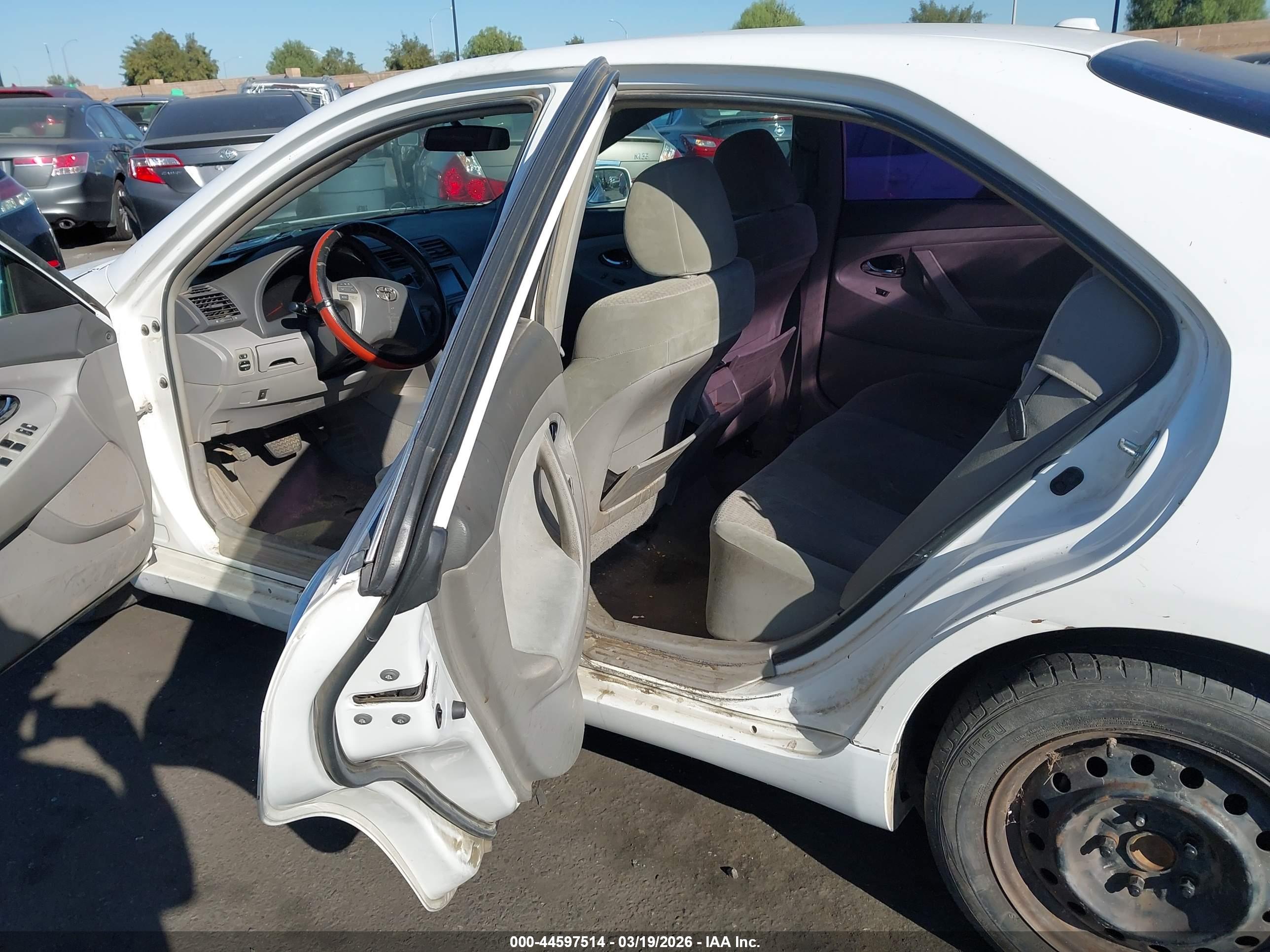 TOYOTA CAMRY image 8