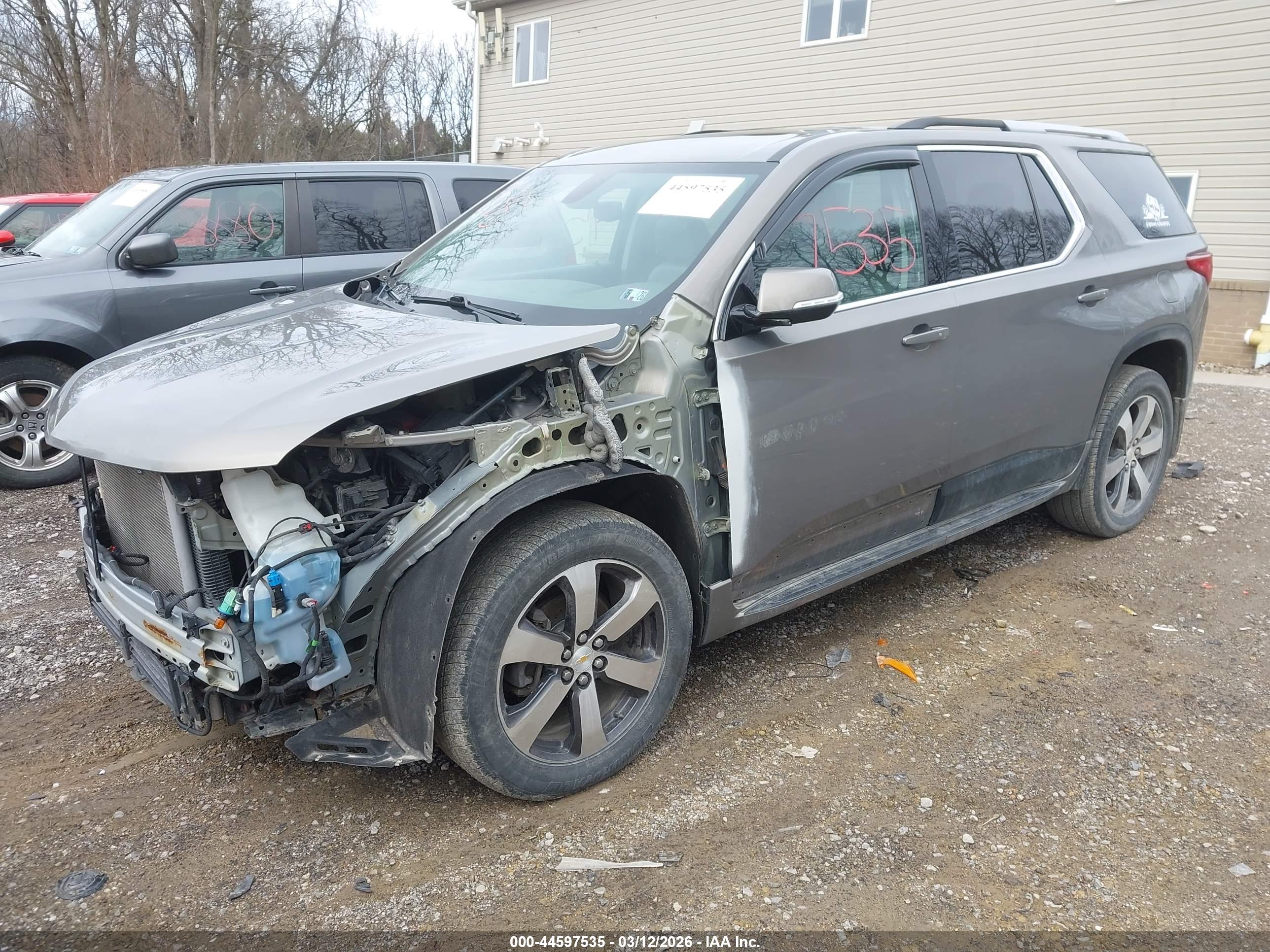 CHEVROLET TRAVERSE image 2