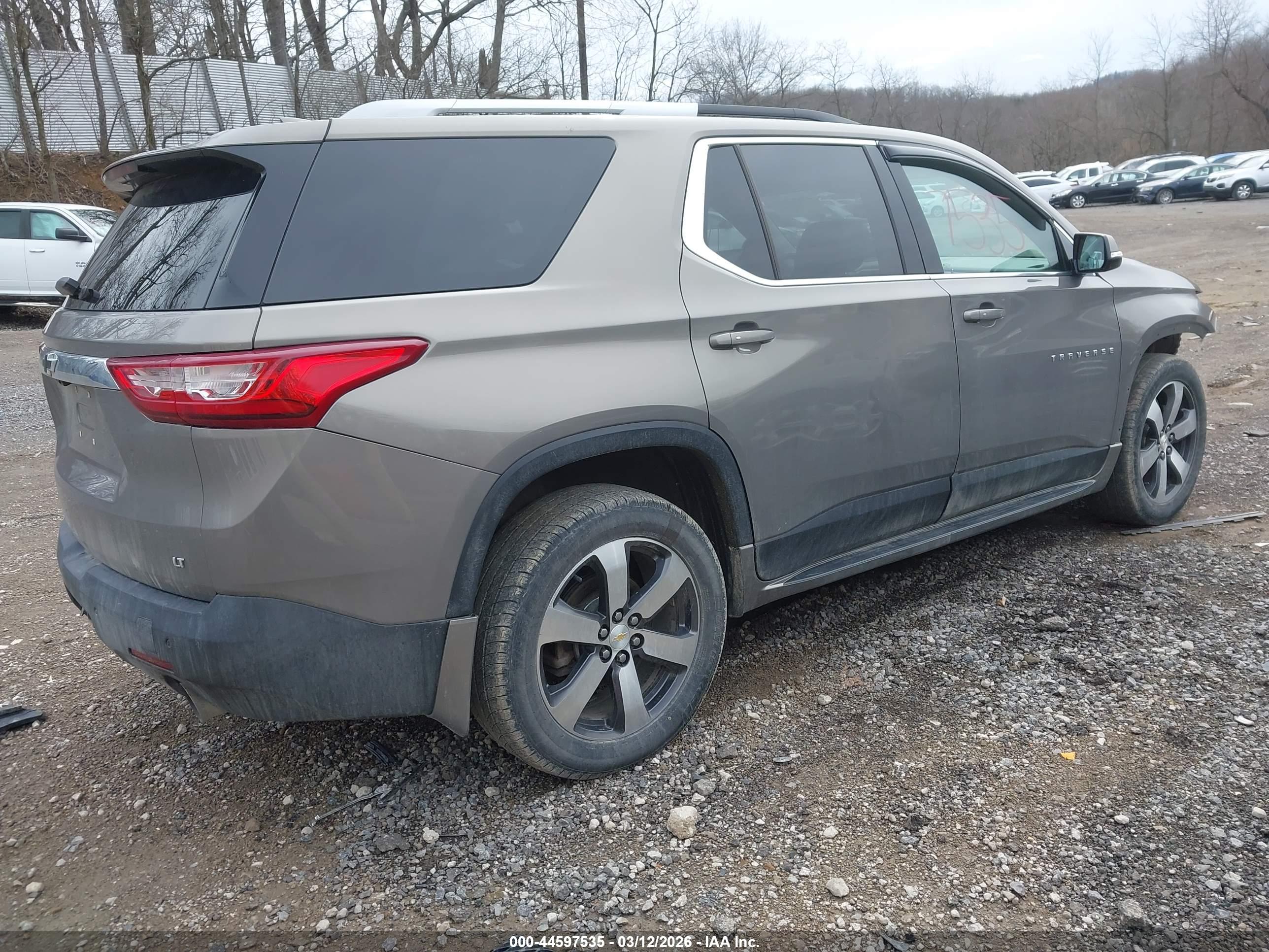 CHEVROLET TRAVERSE image 4