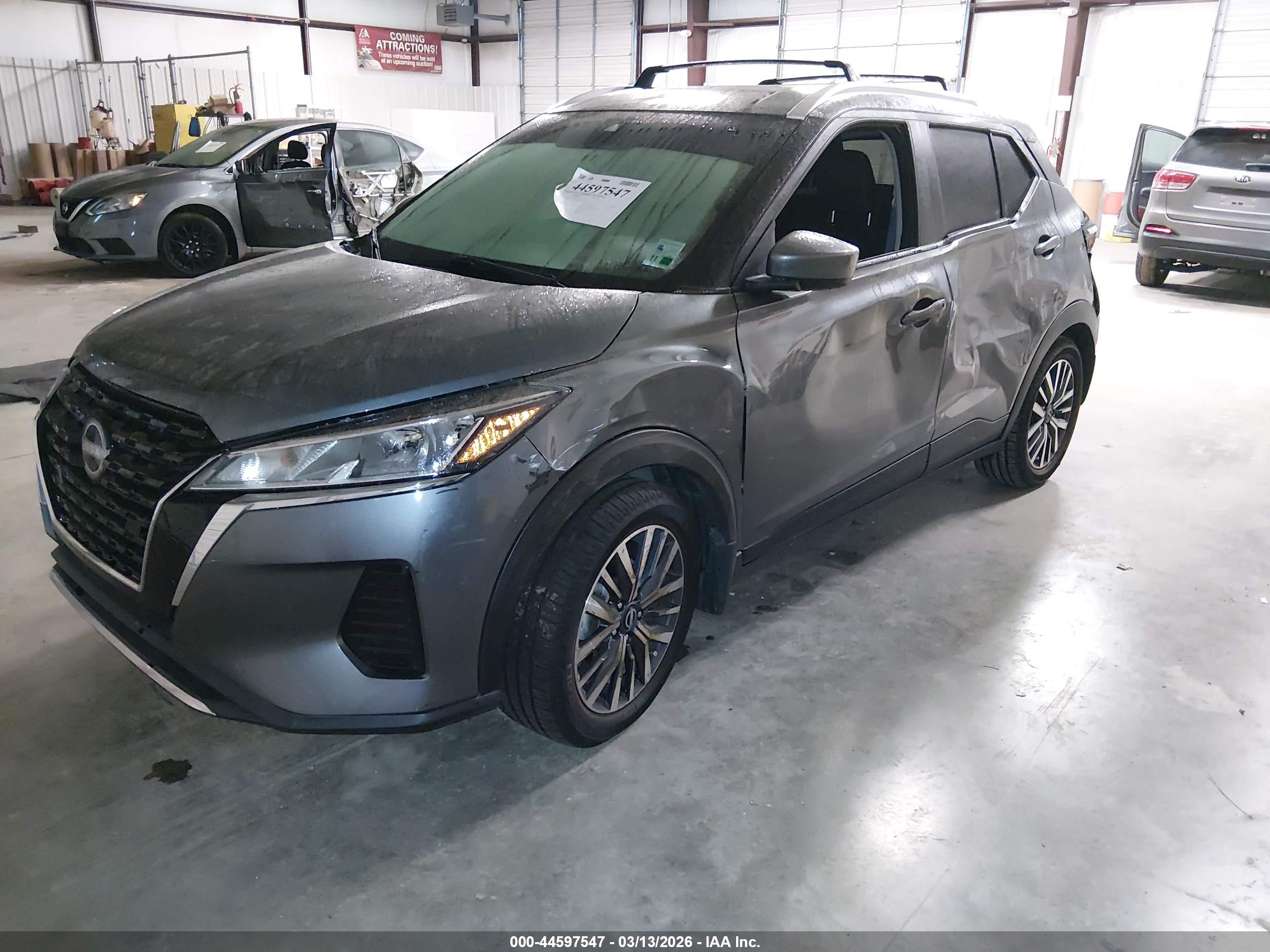 NISSAN KICKS image 2