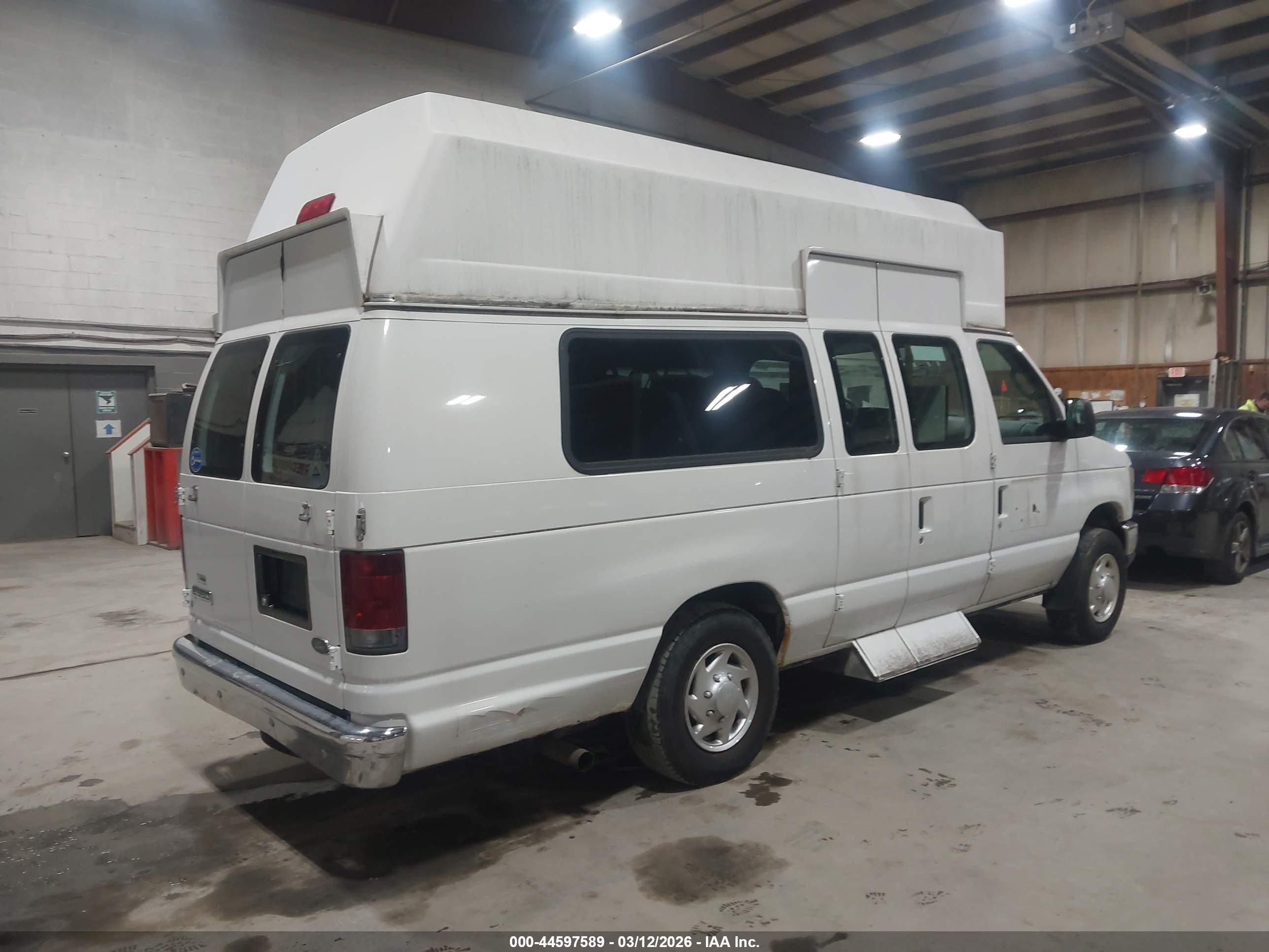 FORD E-350 image 4