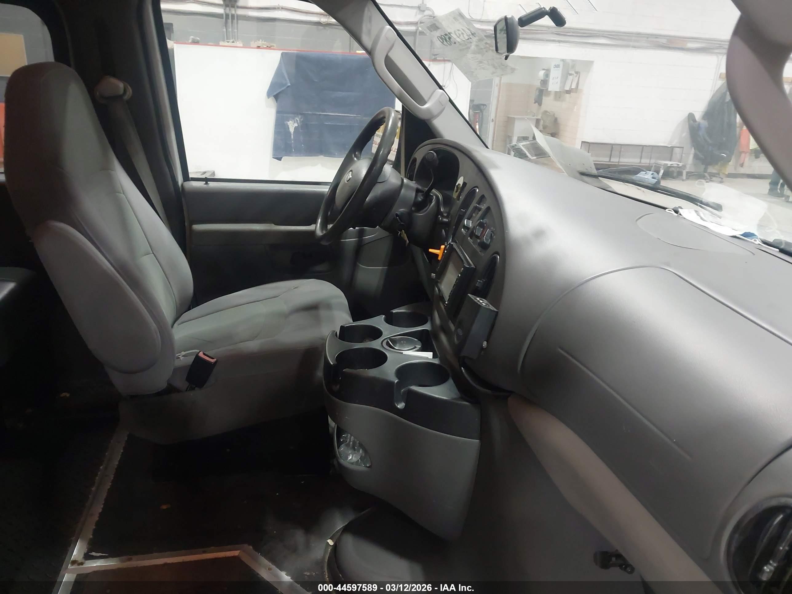 FORD E-350 image 5