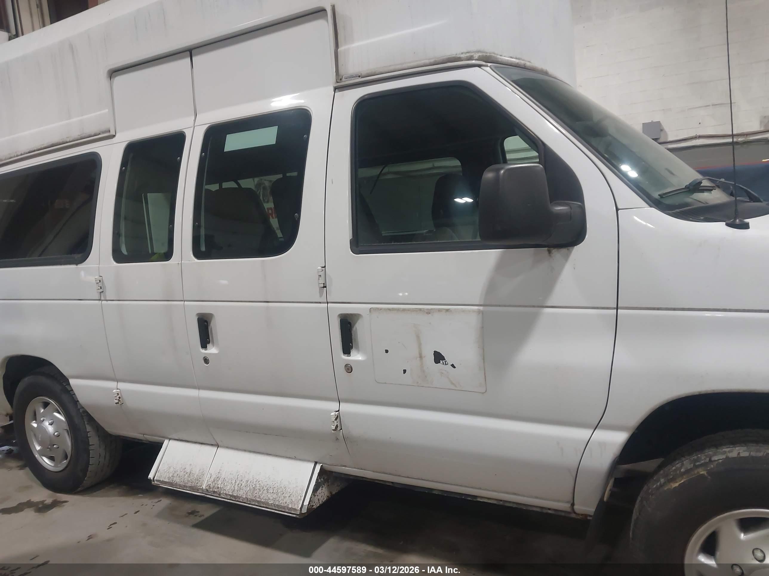 FORD E-350 image 6