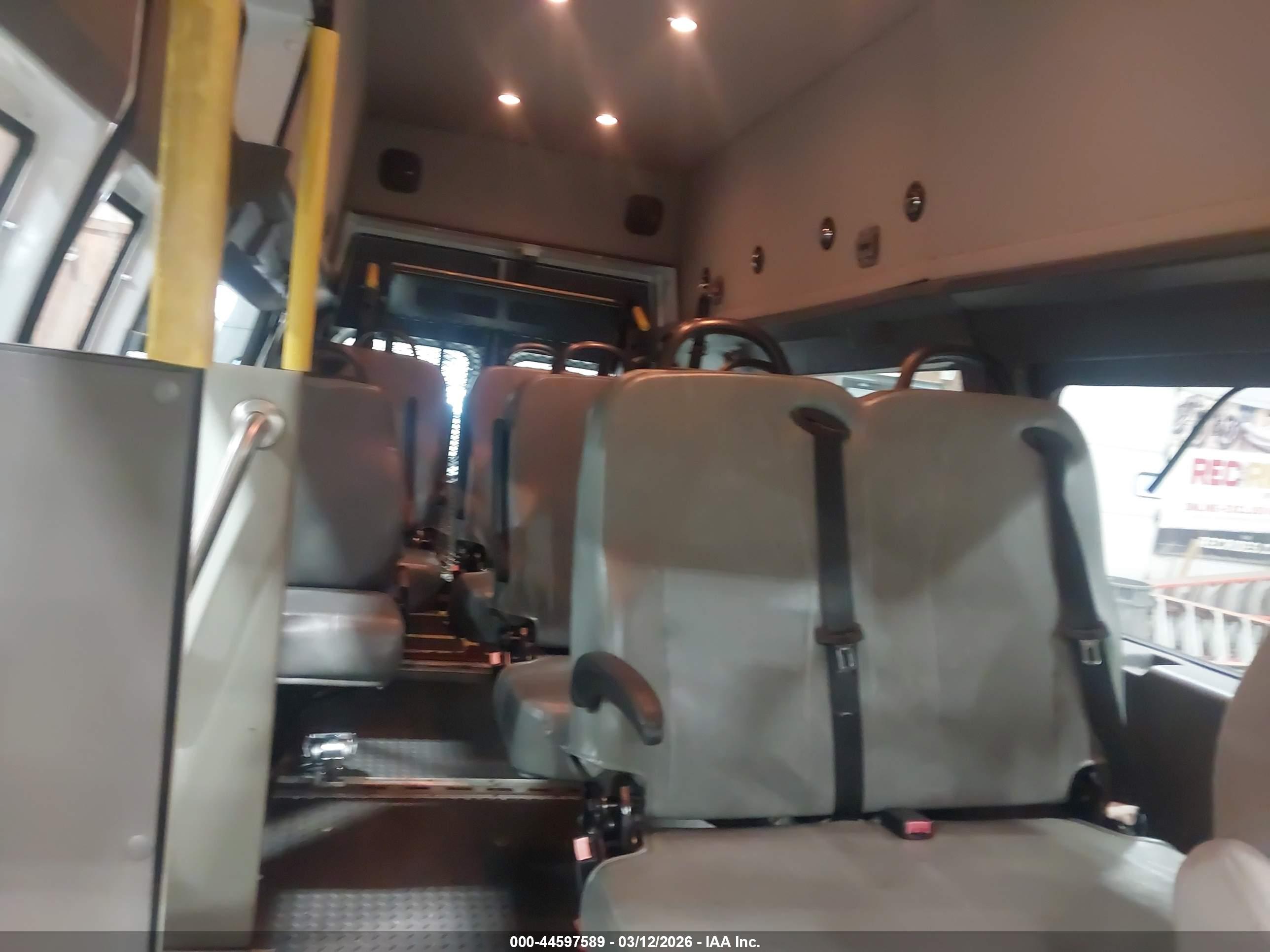 FORD E-350 image 8