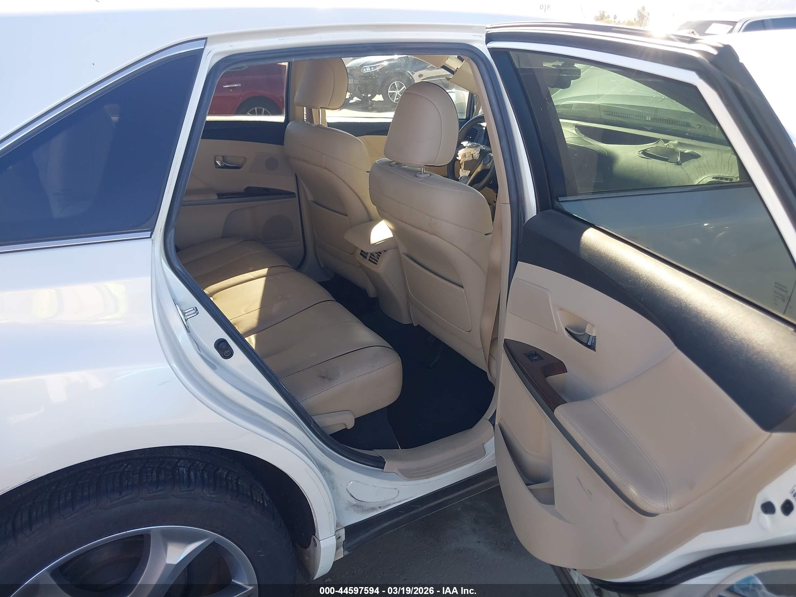 TOYOTA VENZA image 8