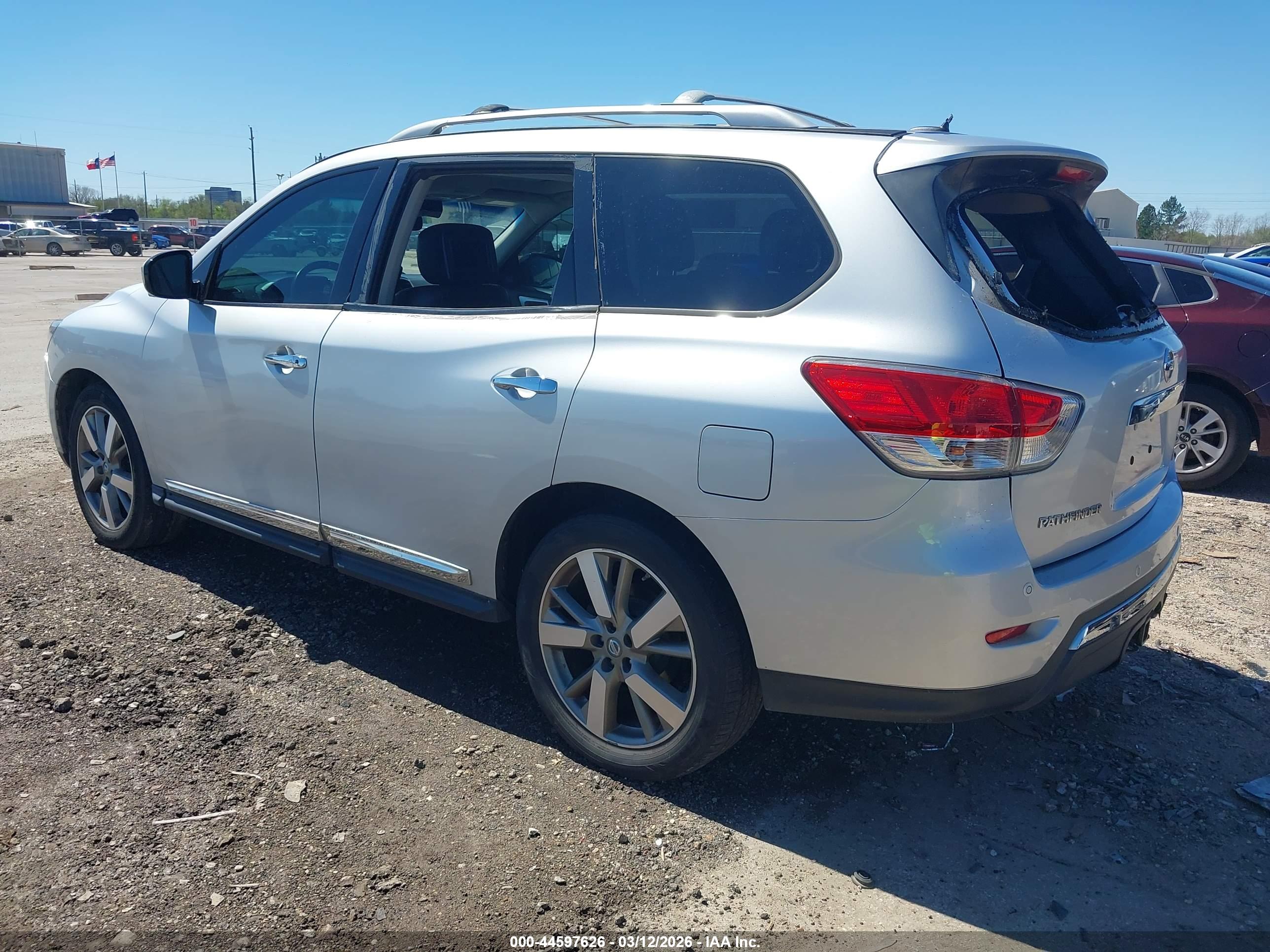 NISSAN PATHFINDER image 3