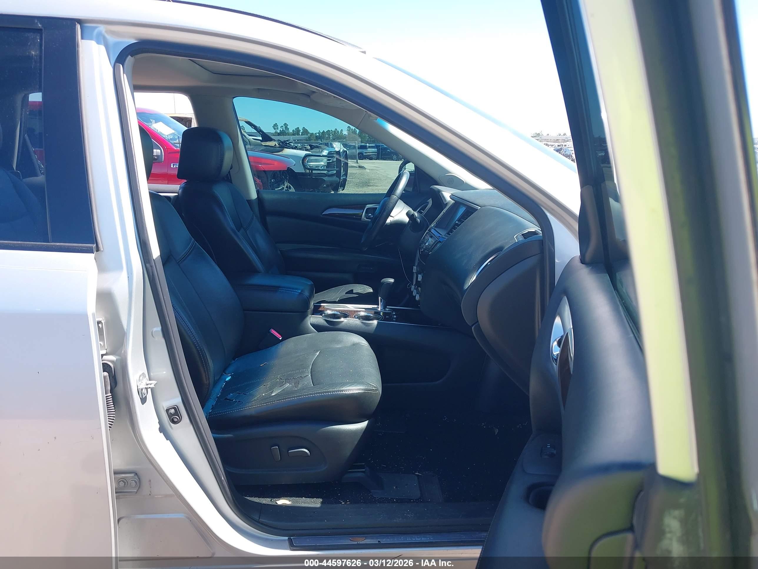 NISSAN PATHFINDER image 5
