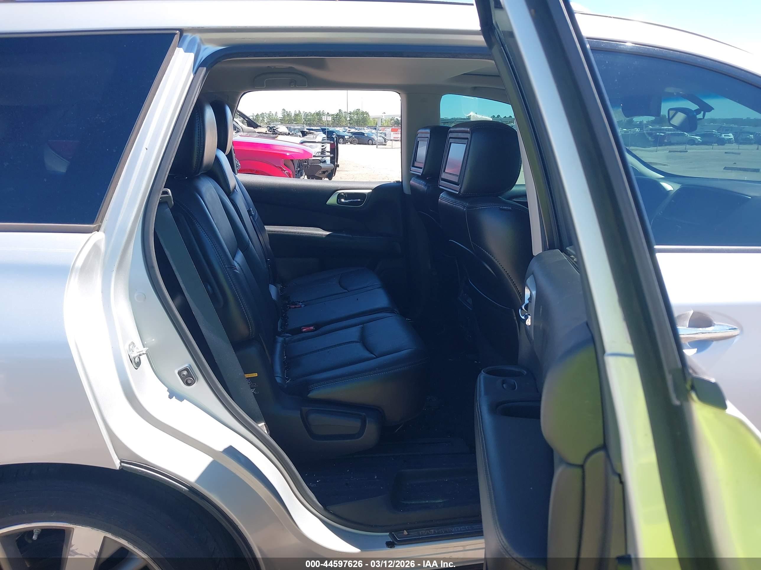 NISSAN PATHFINDER image 8