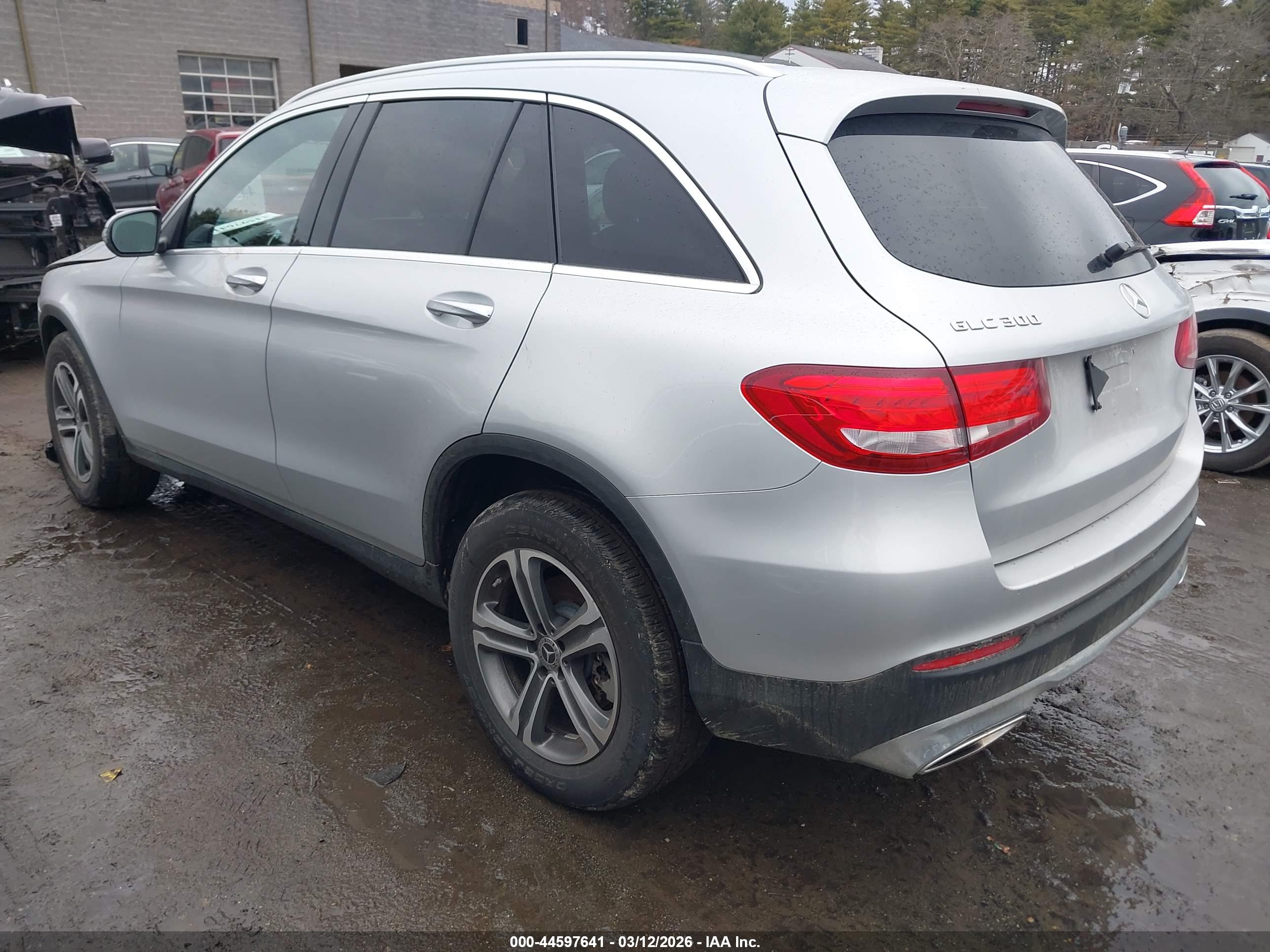 MERCEDES-BENZ GLC image 3