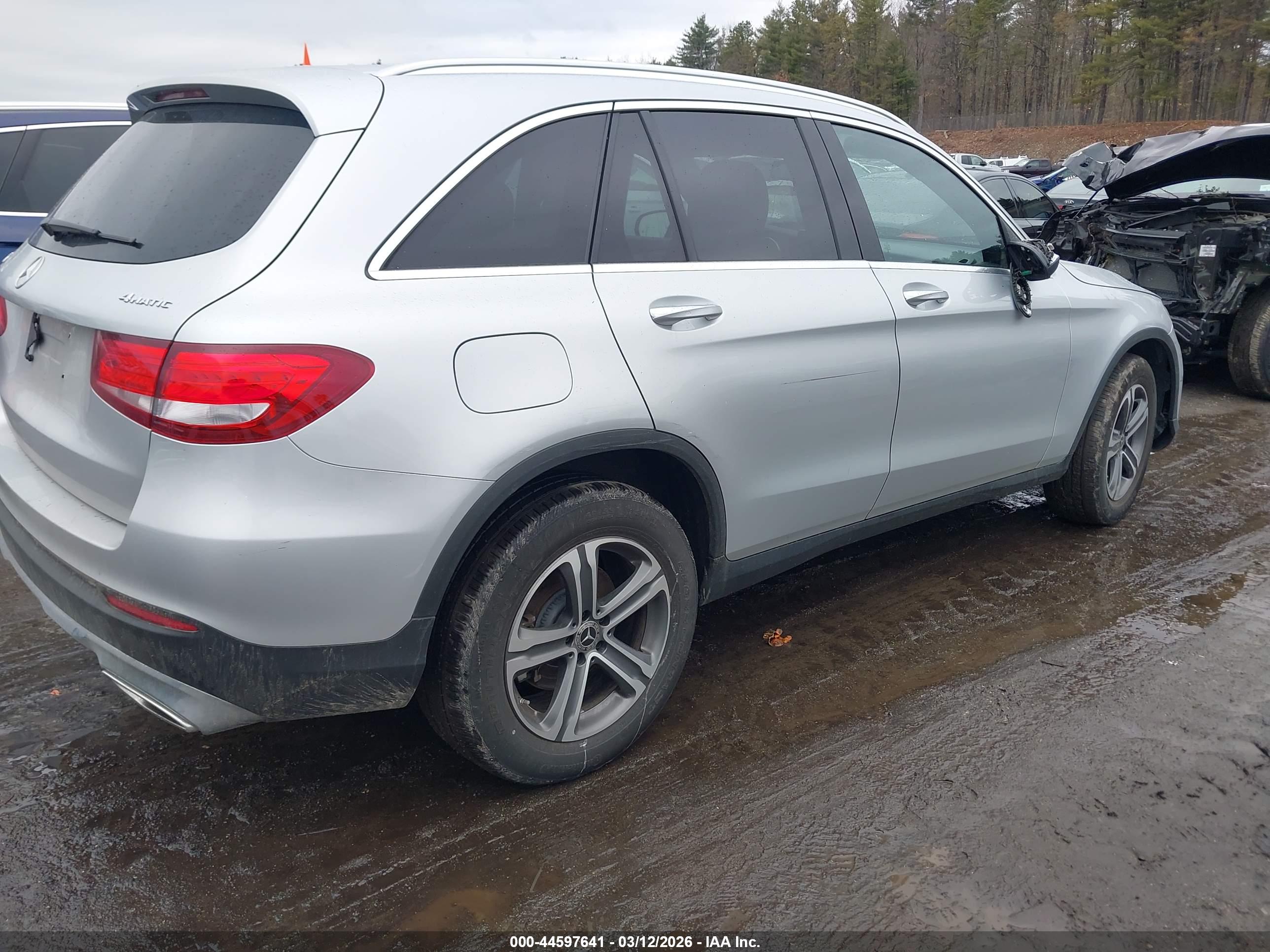 MERCEDES-BENZ GLC image 4