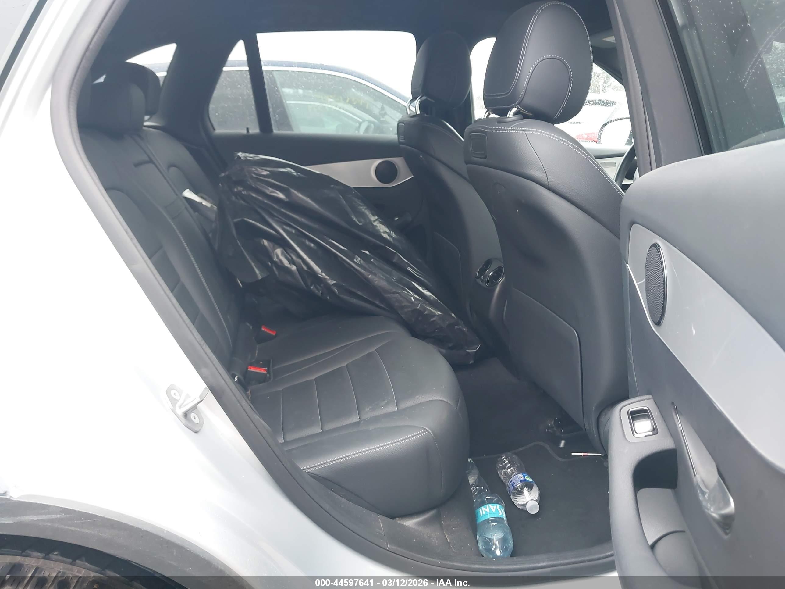 MERCEDES-BENZ GLC image 8