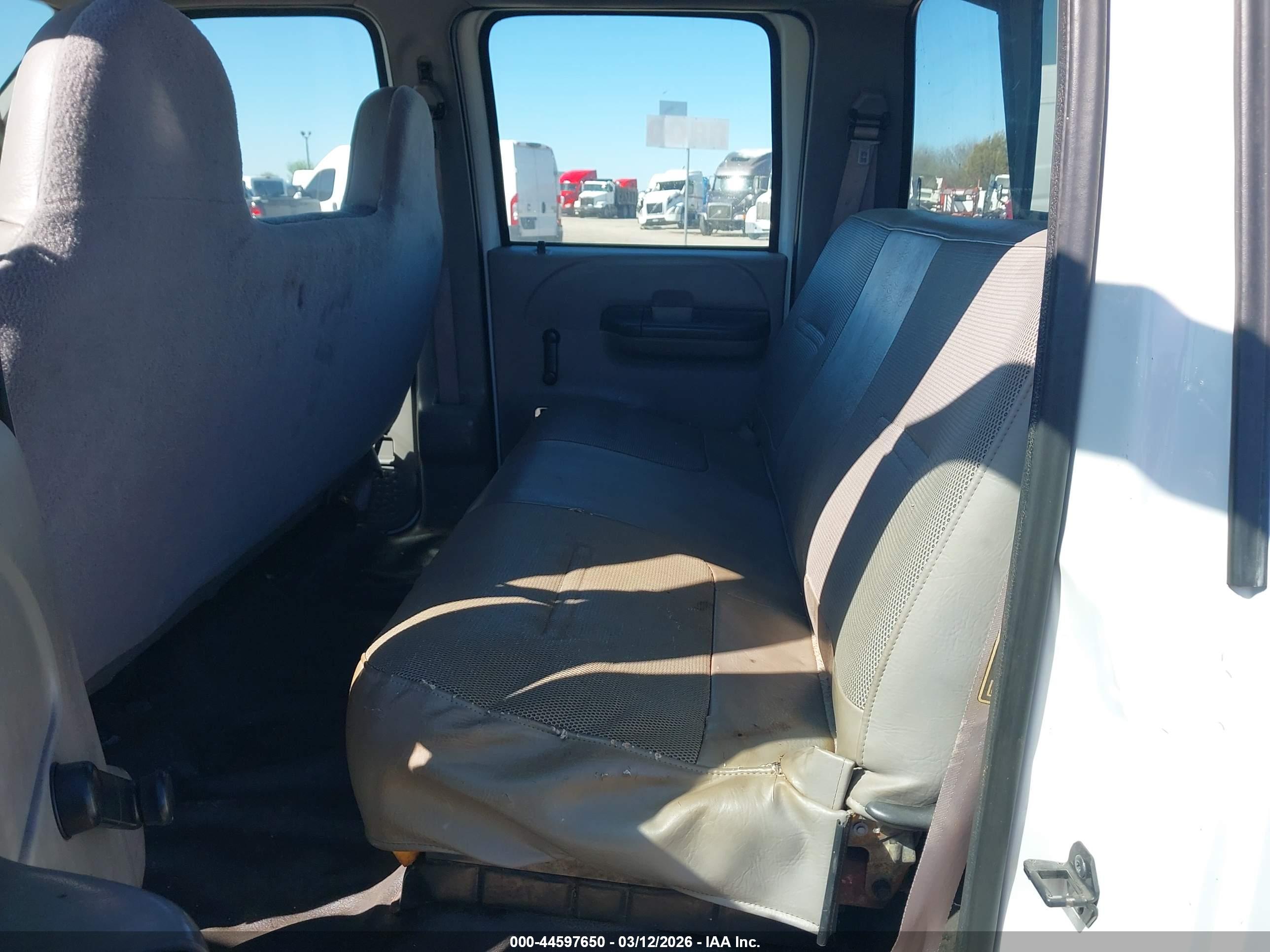 FORD F-450 image 8