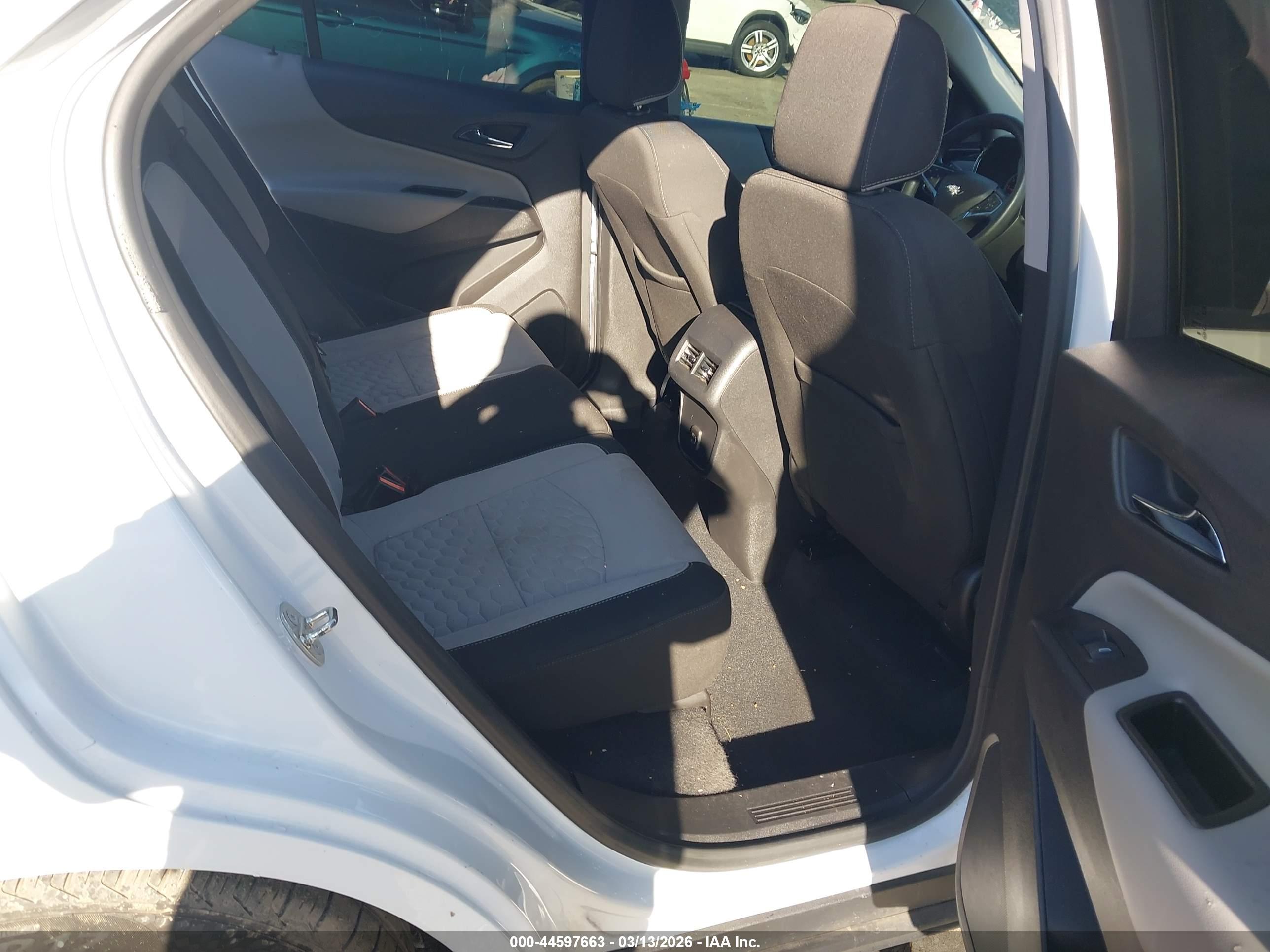 CHEVROLET EQUINOX image 8