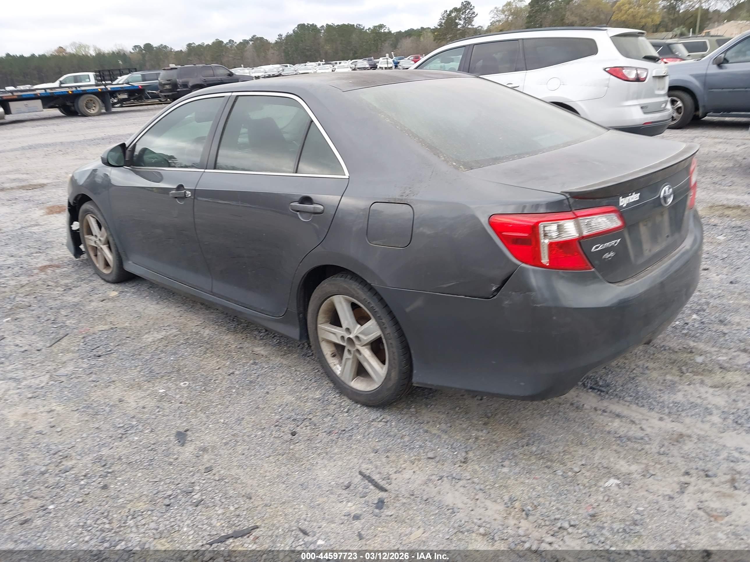 TOYOTA CAMRY image 3