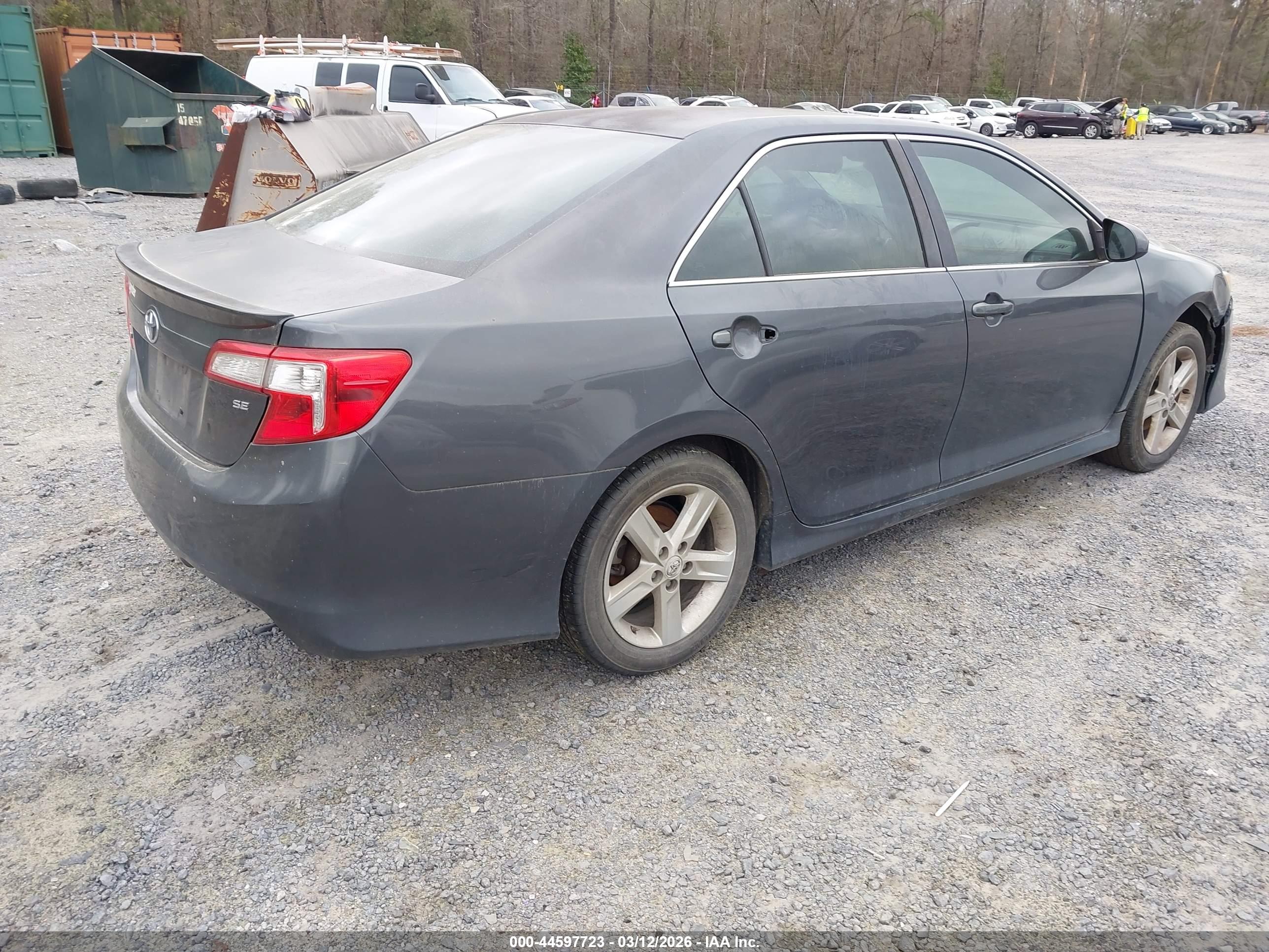 TOYOTA CAMRY image 4