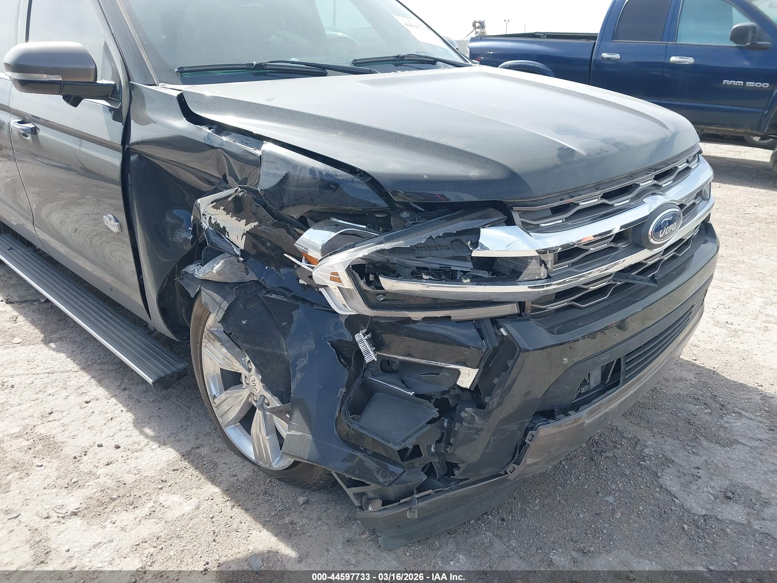 FORD EXPEDITION image 6