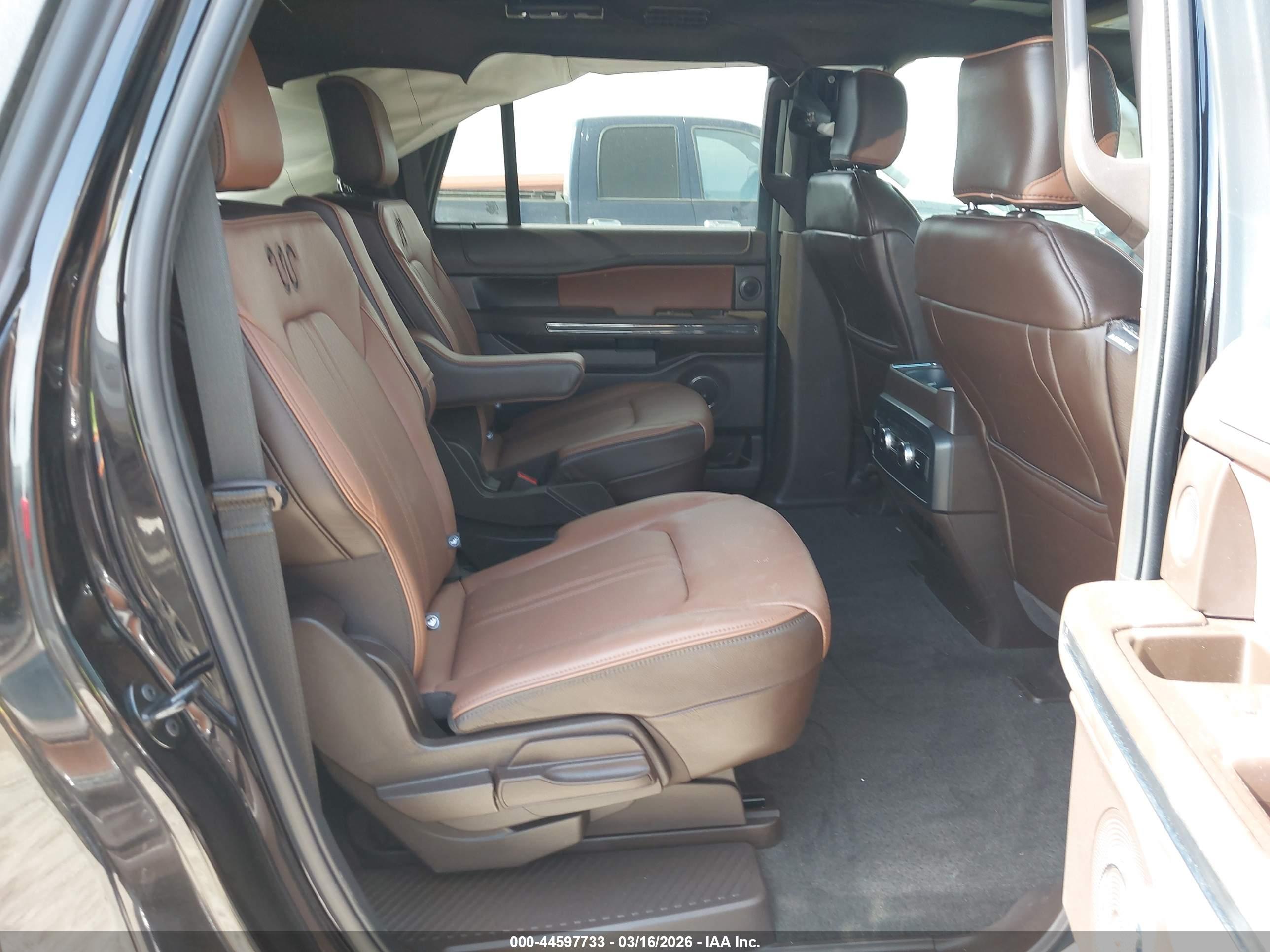 FORD EXPEDITION image 8