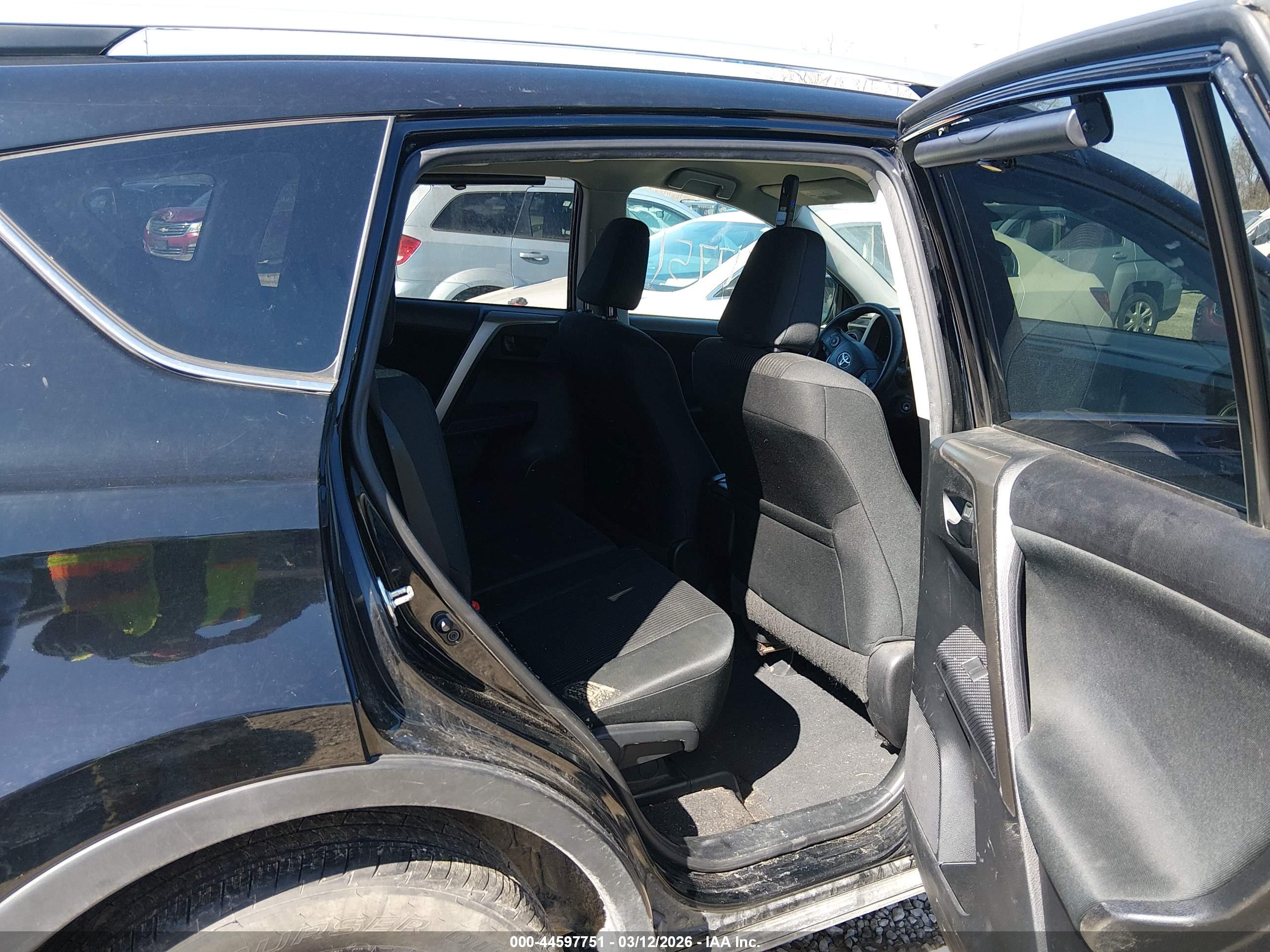 TOYOTA RAV4 image 8