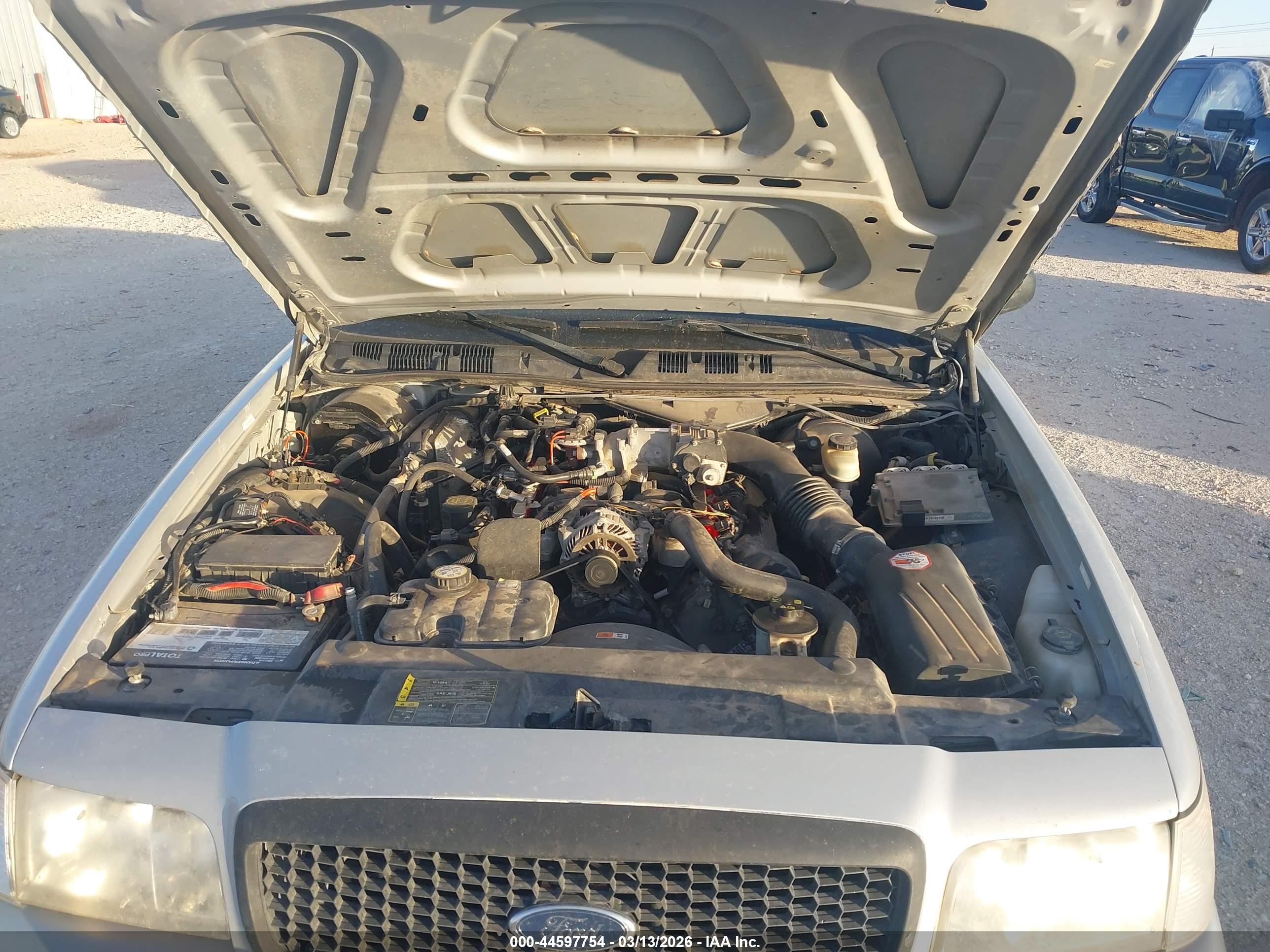 FORD CROWN image 10