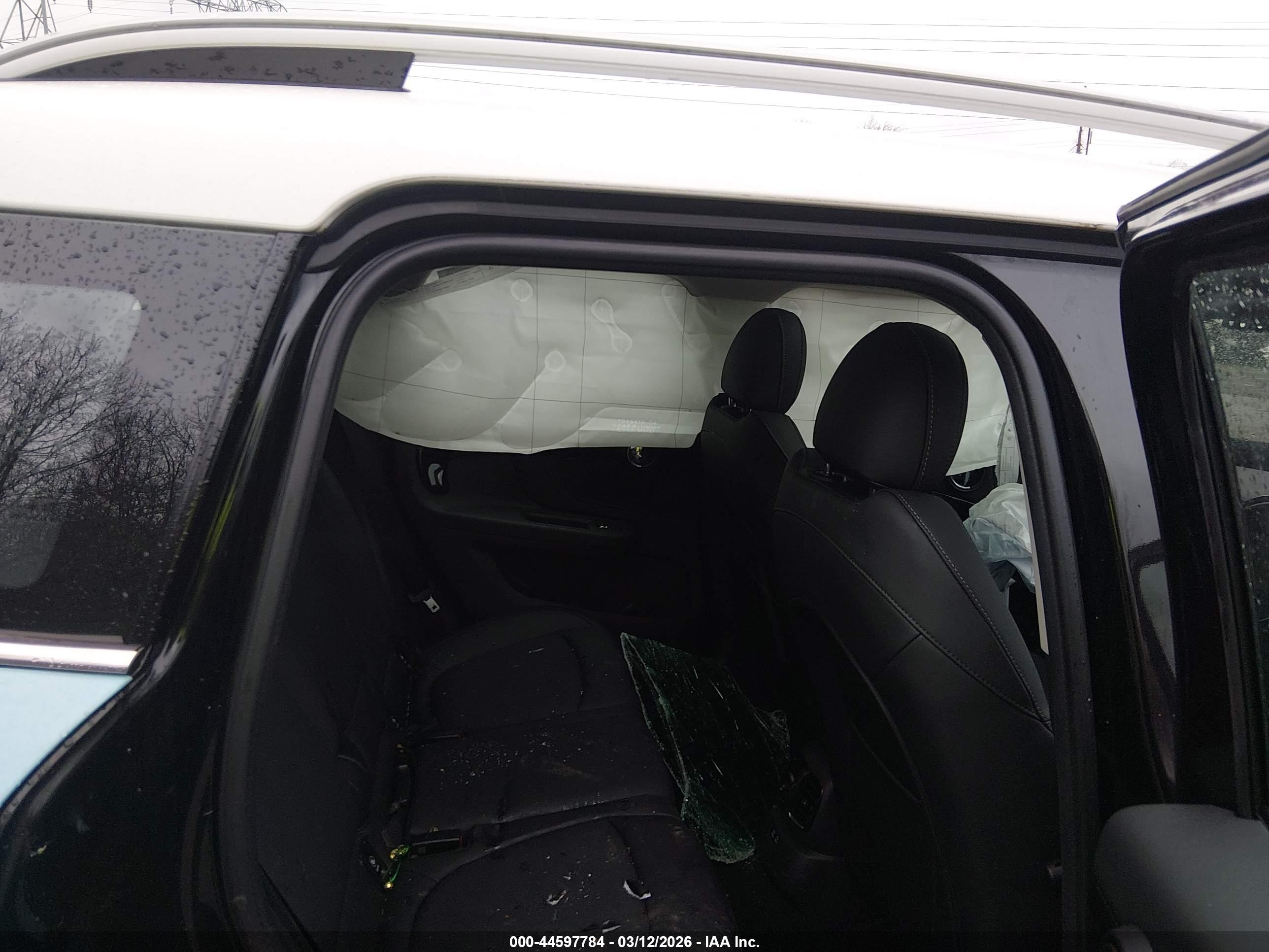 MINI COUNTRYMAN image 8