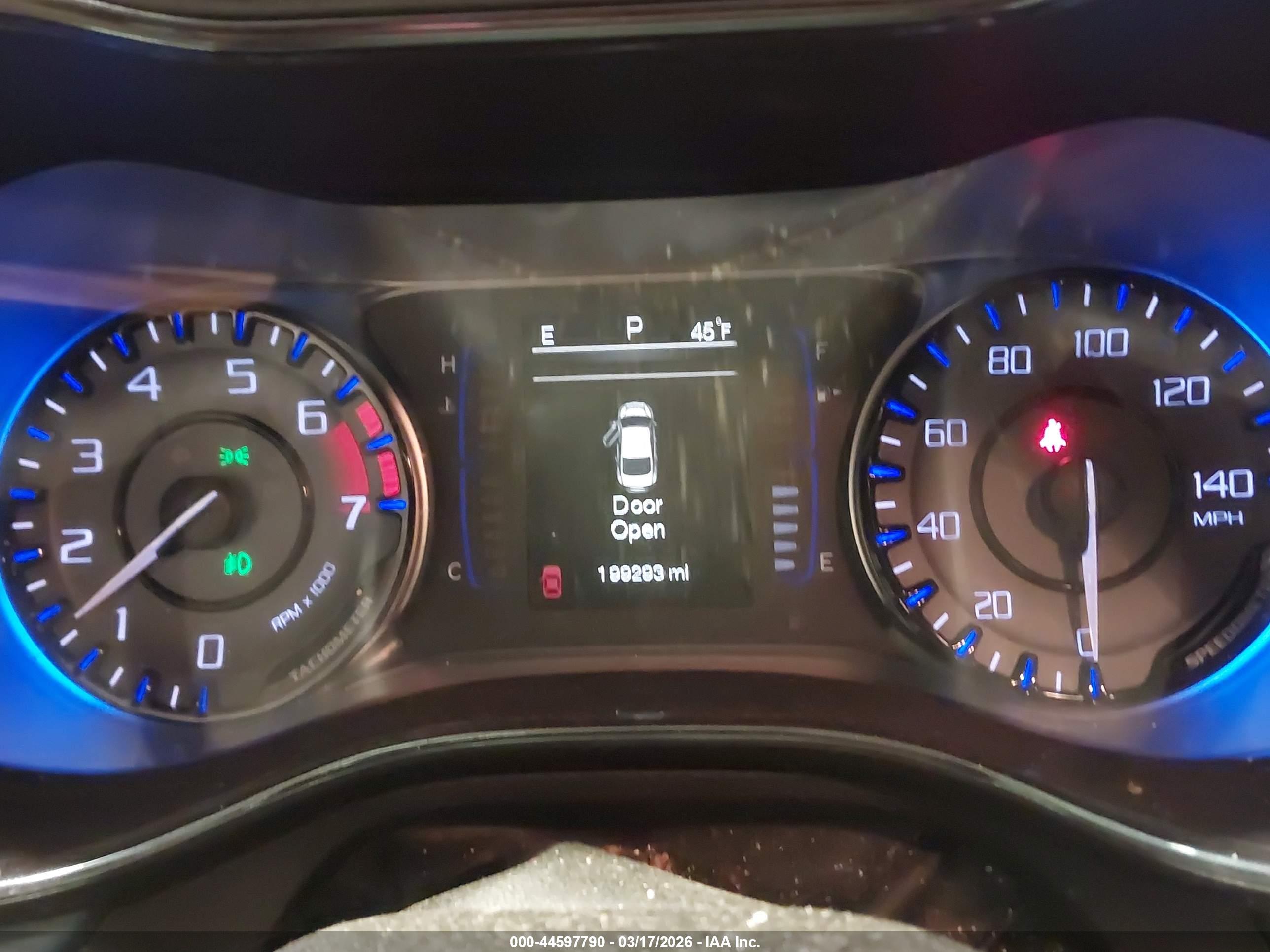 CHRYSLER 200 image 7