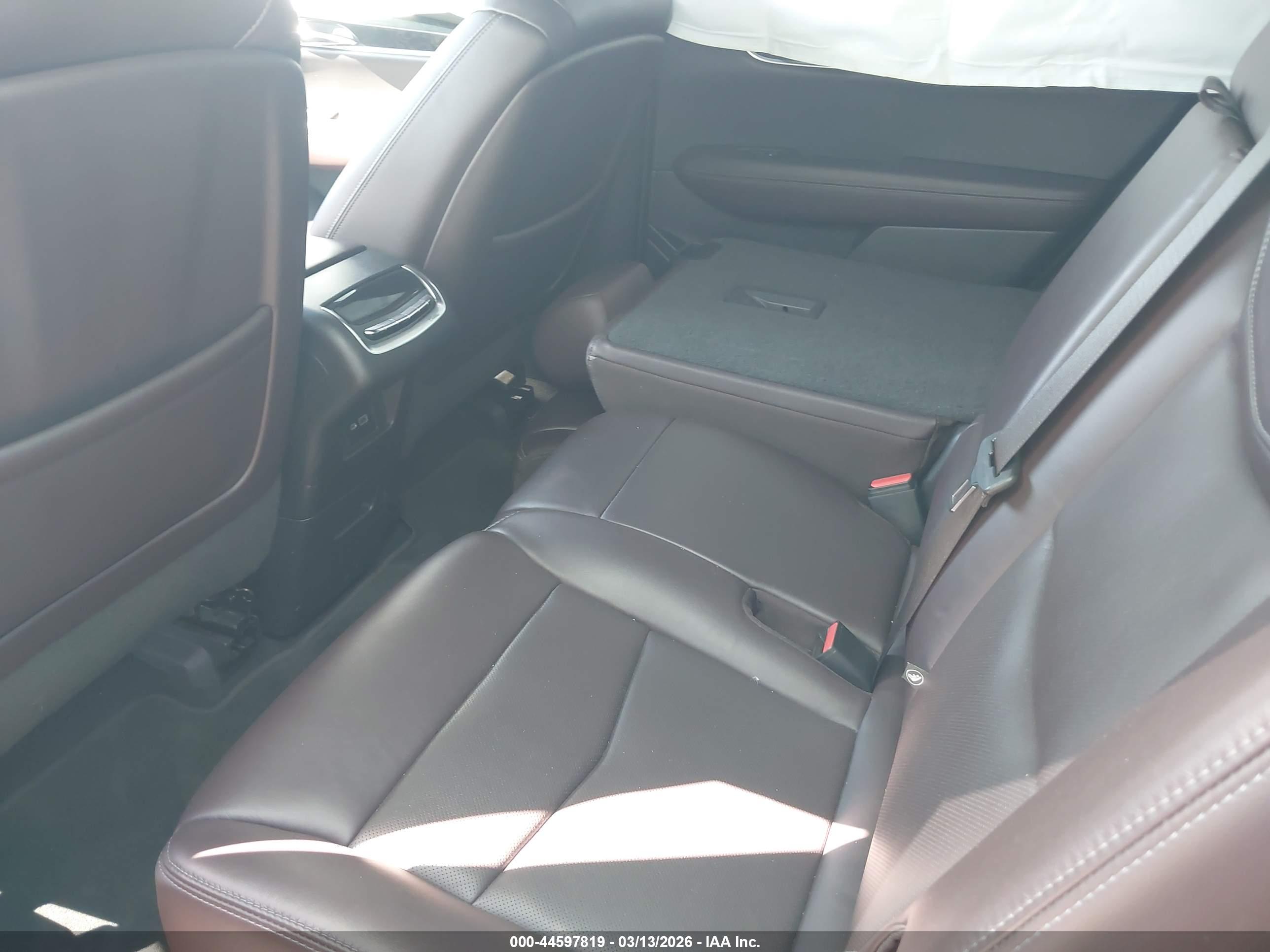CADILLAC XT6 image 8