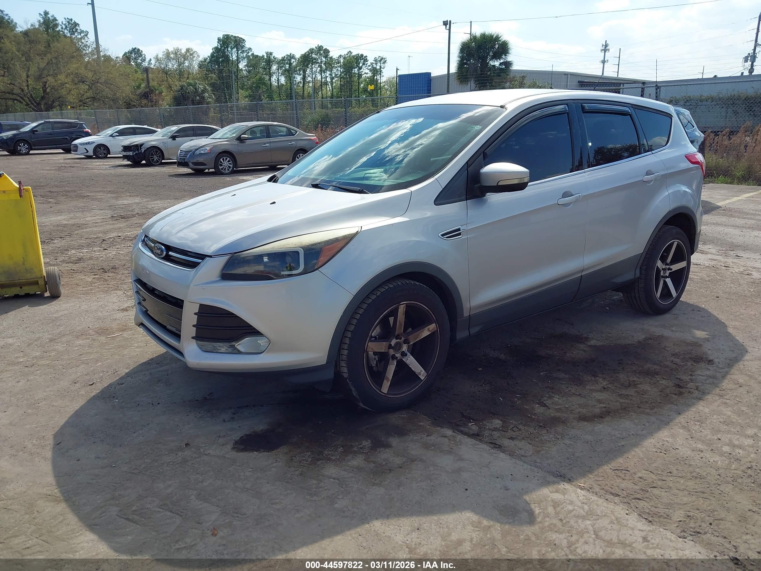 FORD ESCAPE image 2