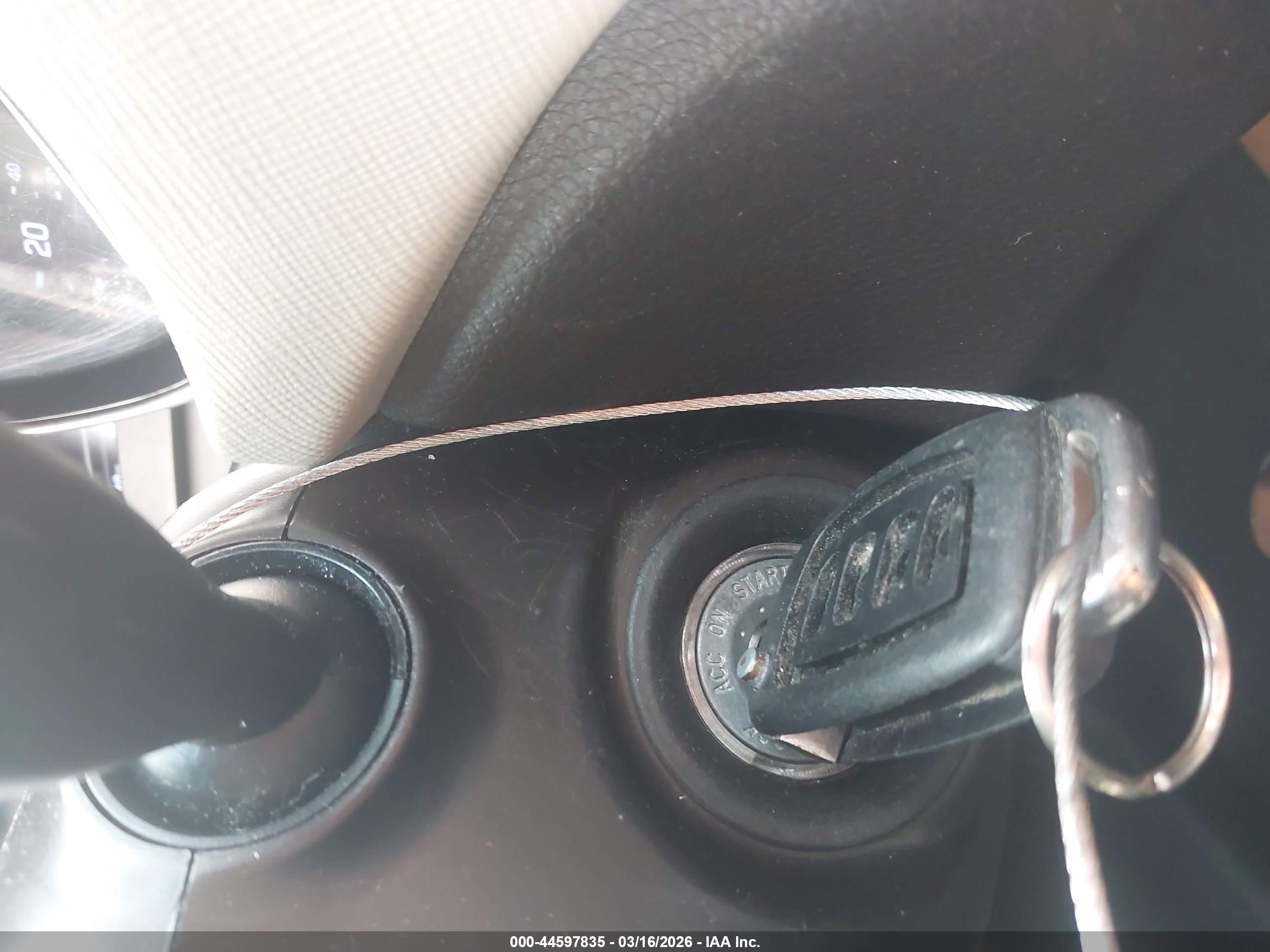 HYUNDAI SANTA image 11