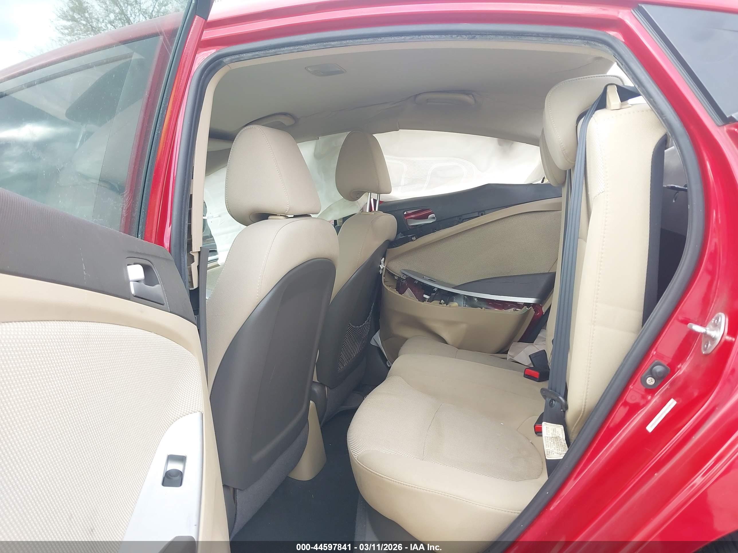HYUNDAI ACCENT image 8