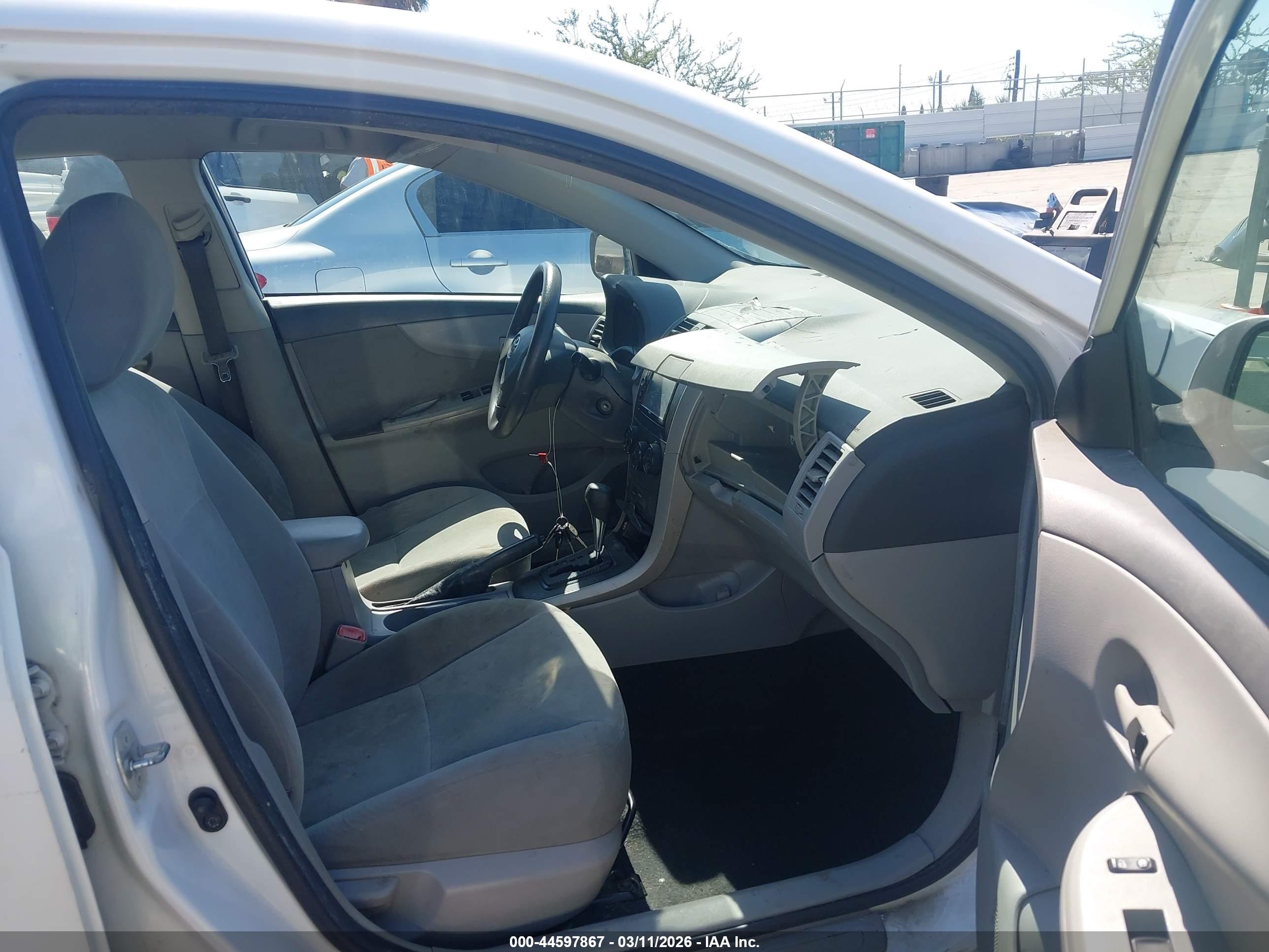 TOYOTA COROLLA image 5