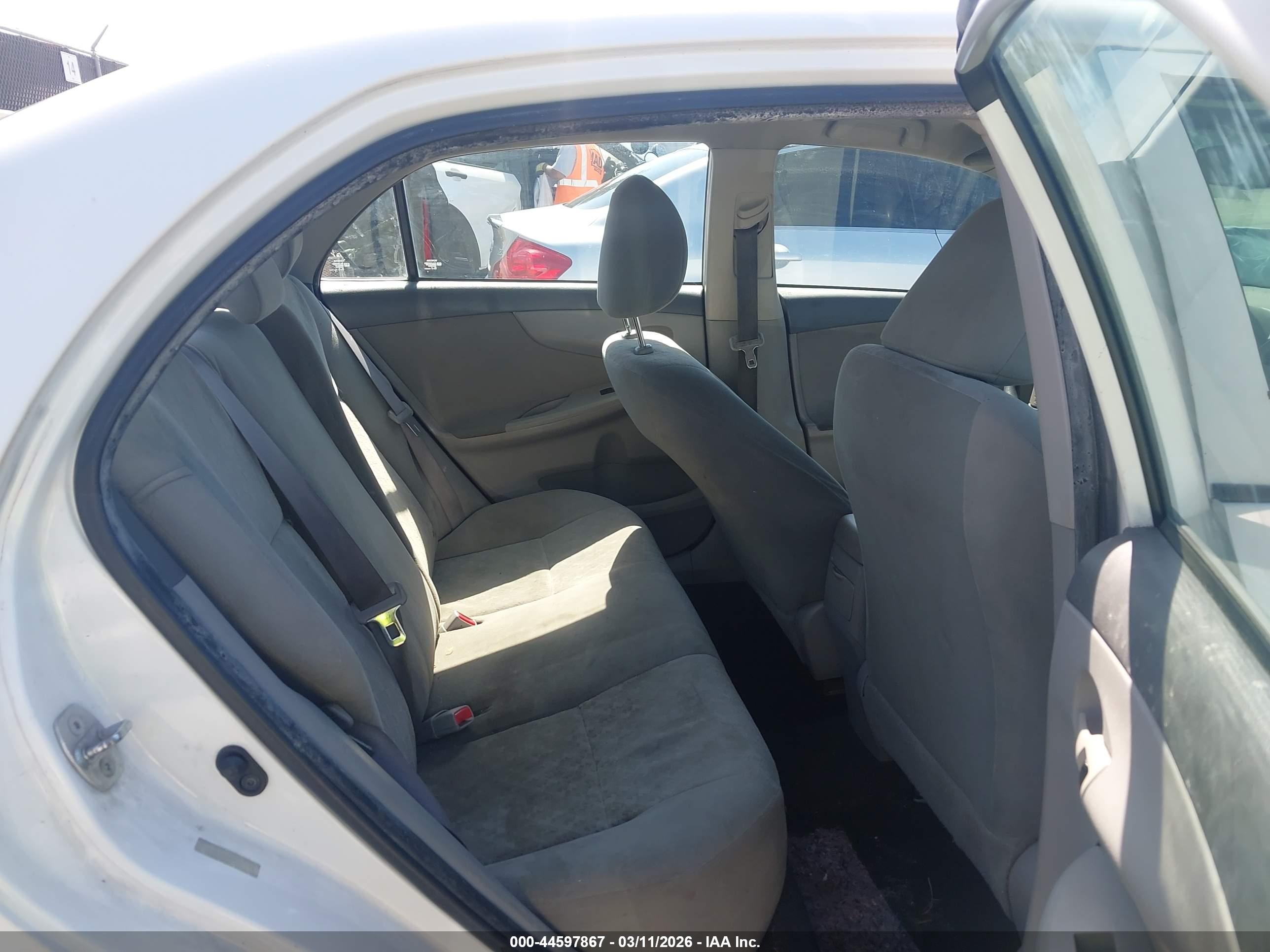 TOYOTA COROLLA image 8