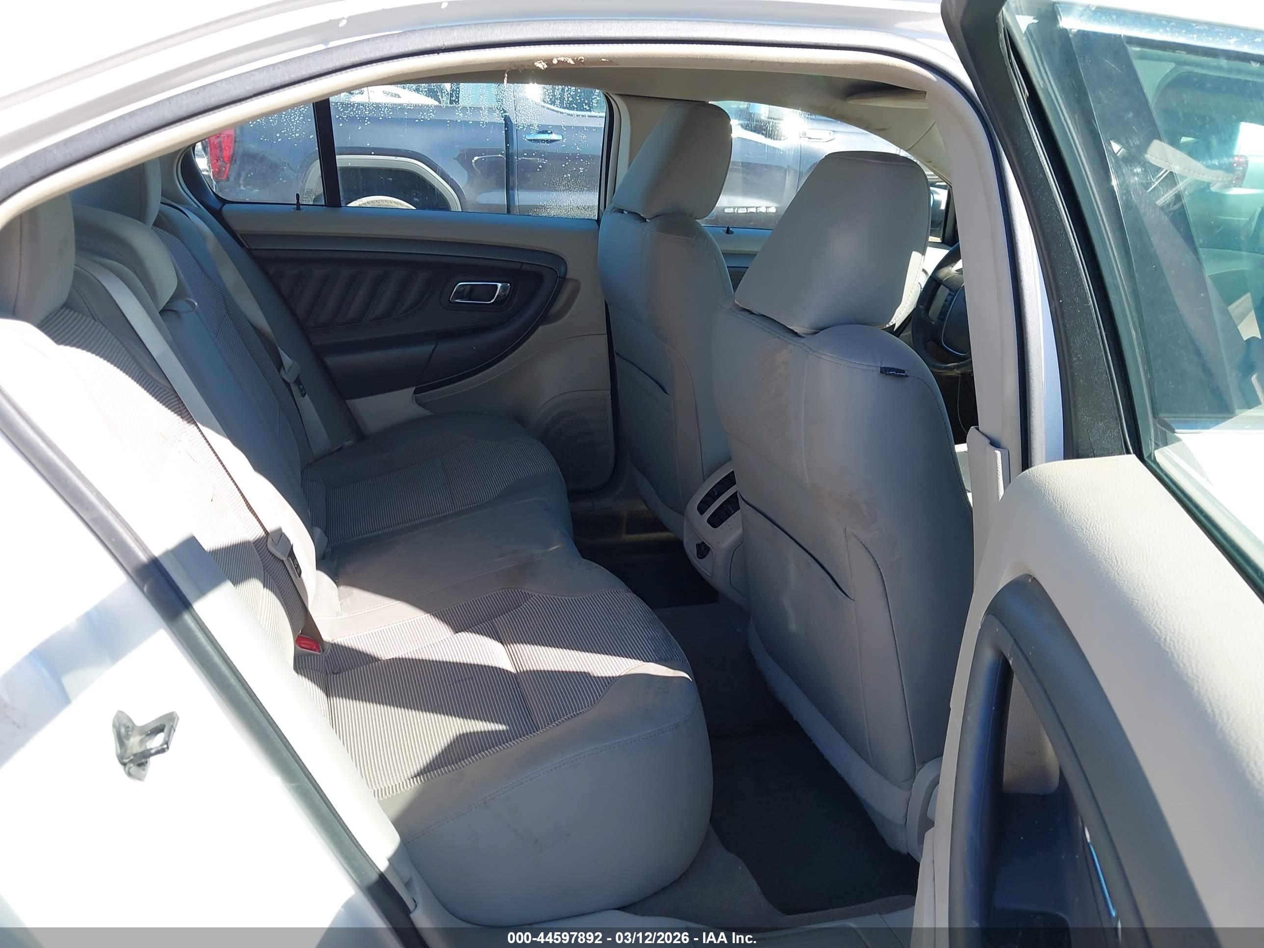 FORD TAURUS image 8