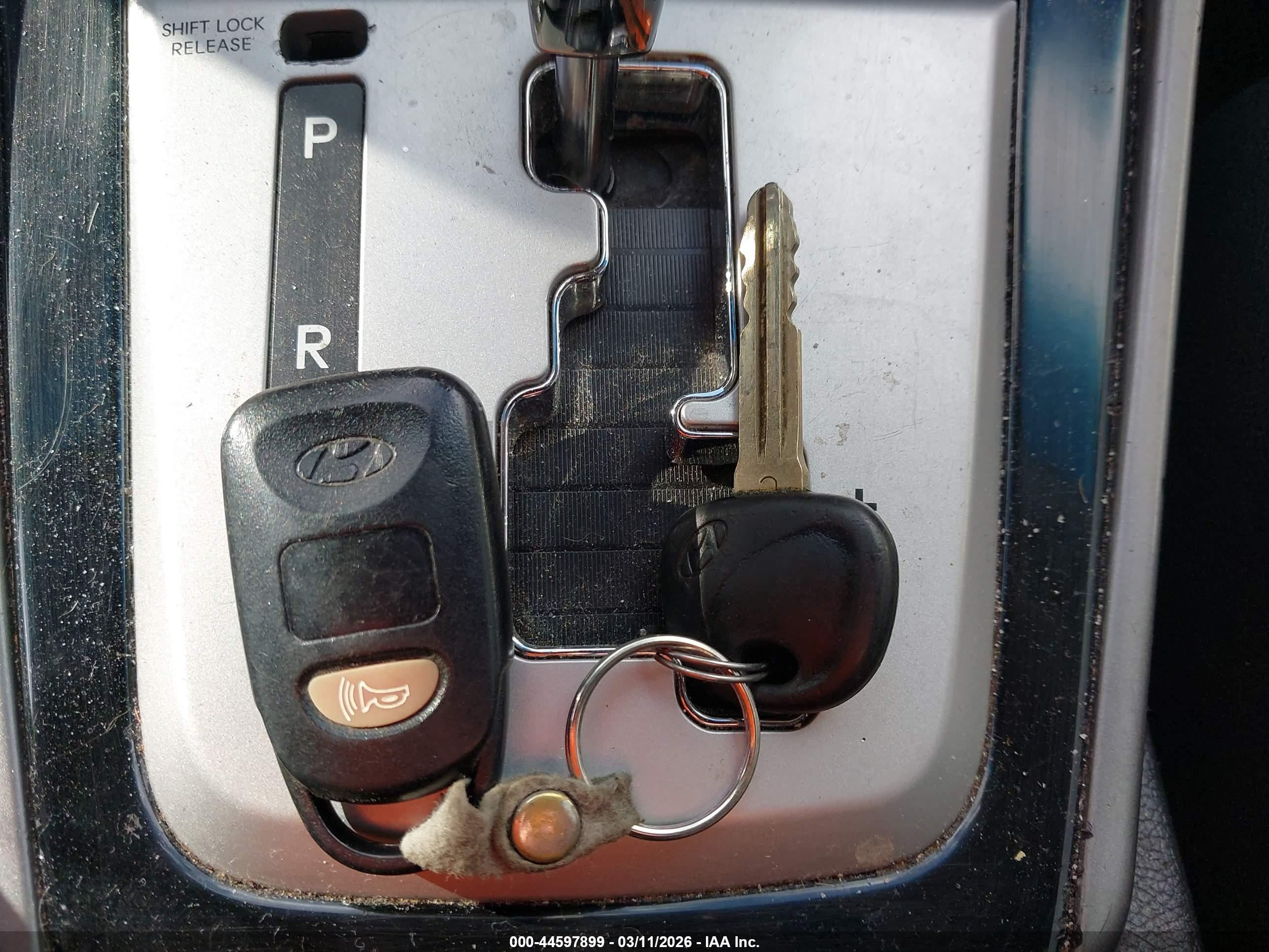 HYUNDAI ELANTRA image 11